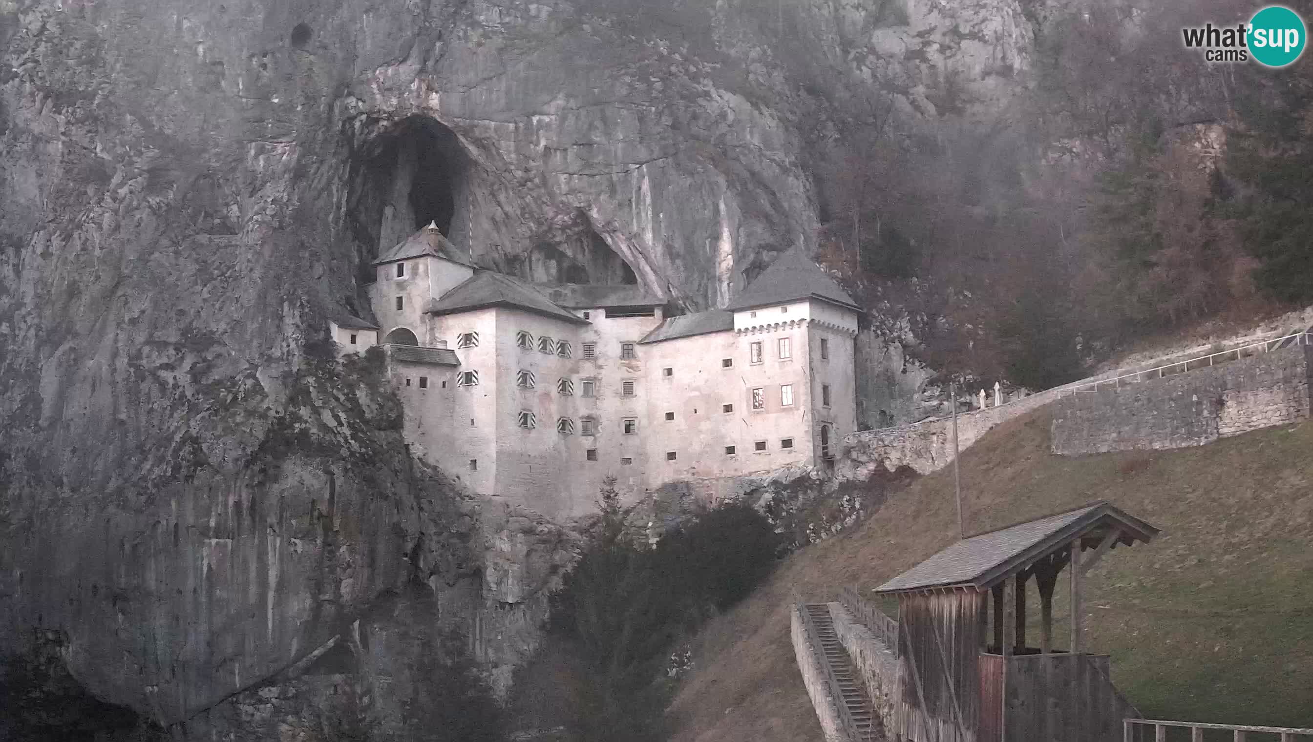 Live Webcam Höhlenburg Predjama – Postojna – Slowenien