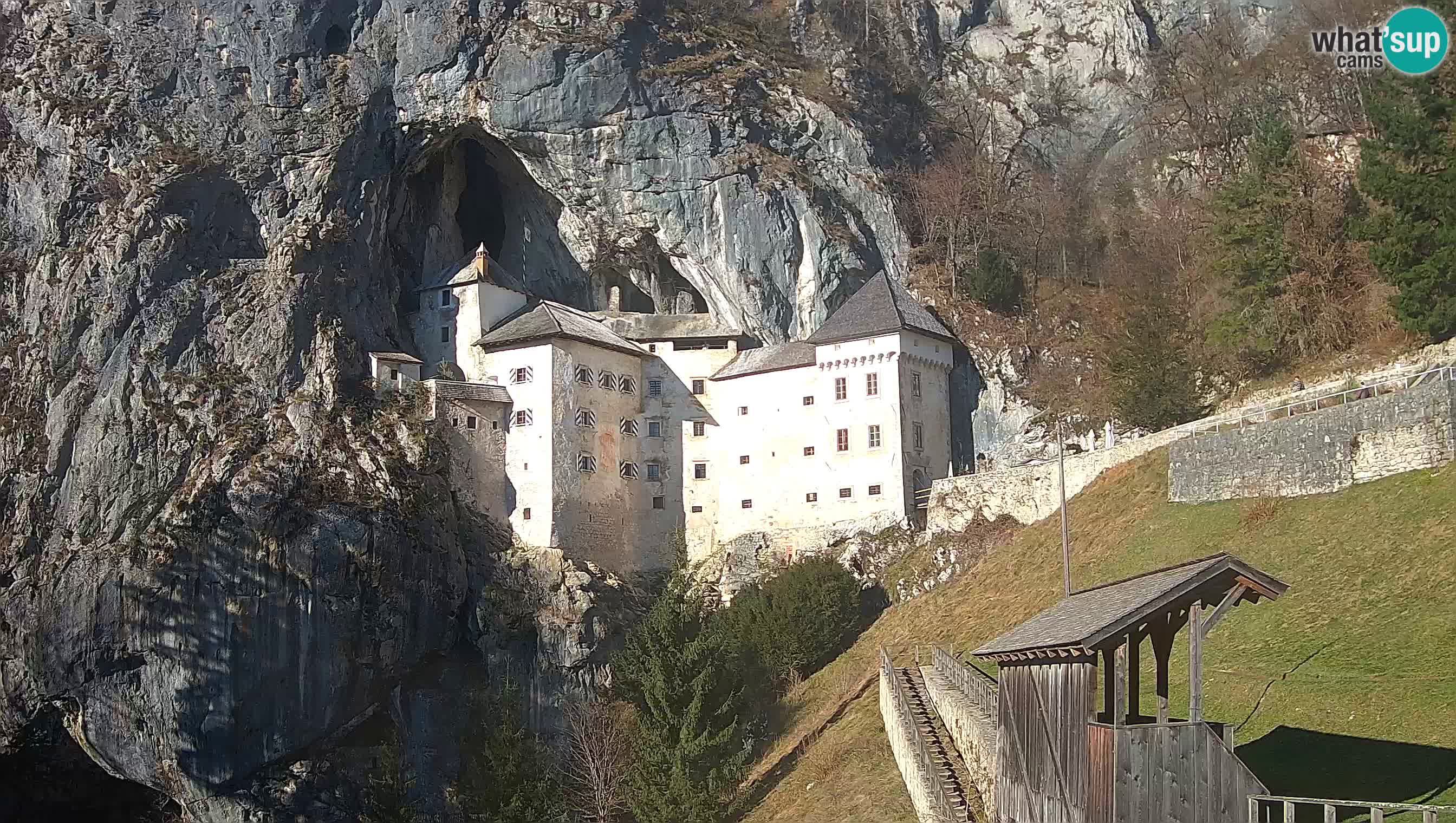 Spletna kamera Predjamski grad – Grad Predjama – Postojna