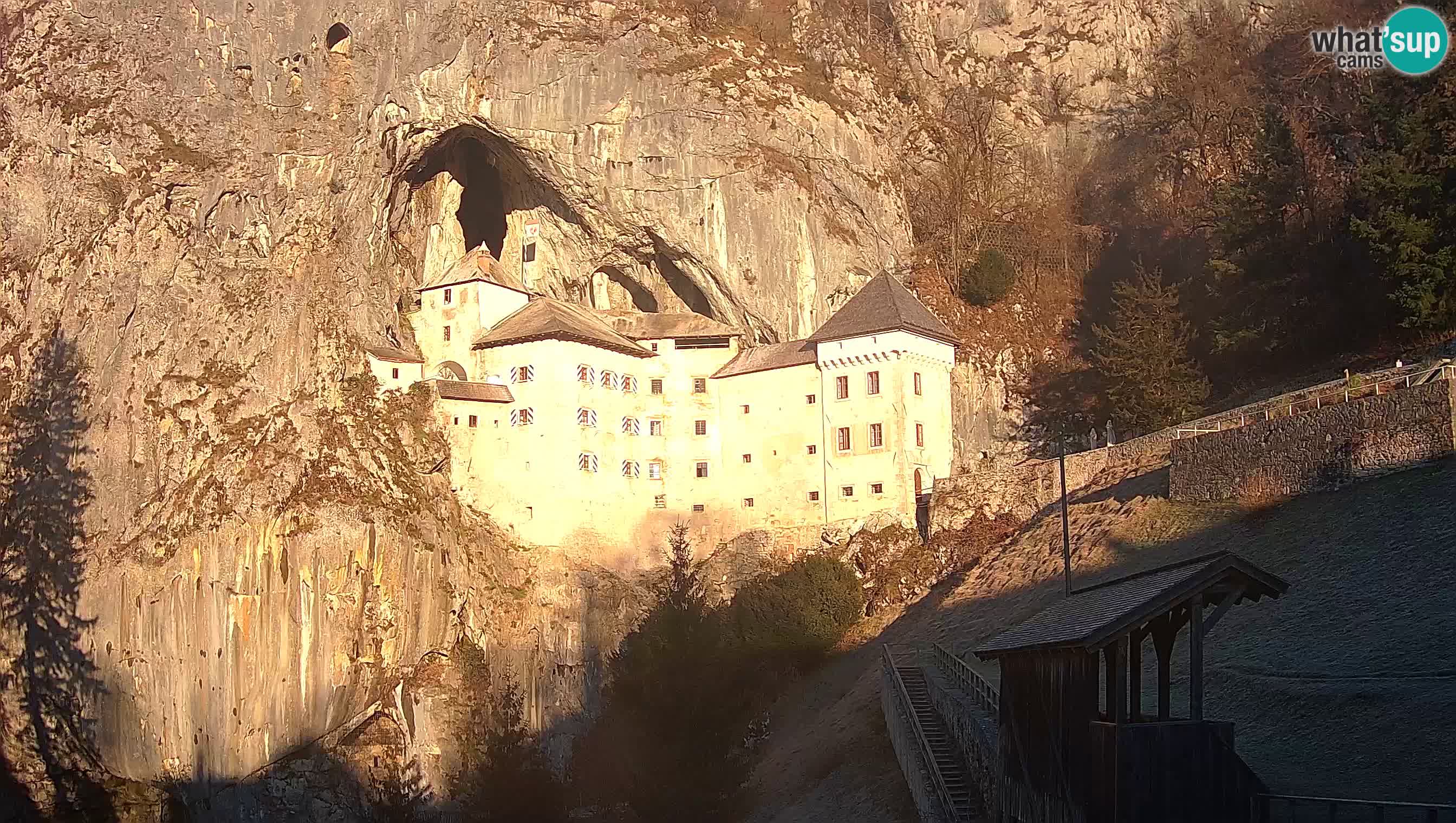 Live Webcam Höhlenburg Predjama – Postojna – Slowenien