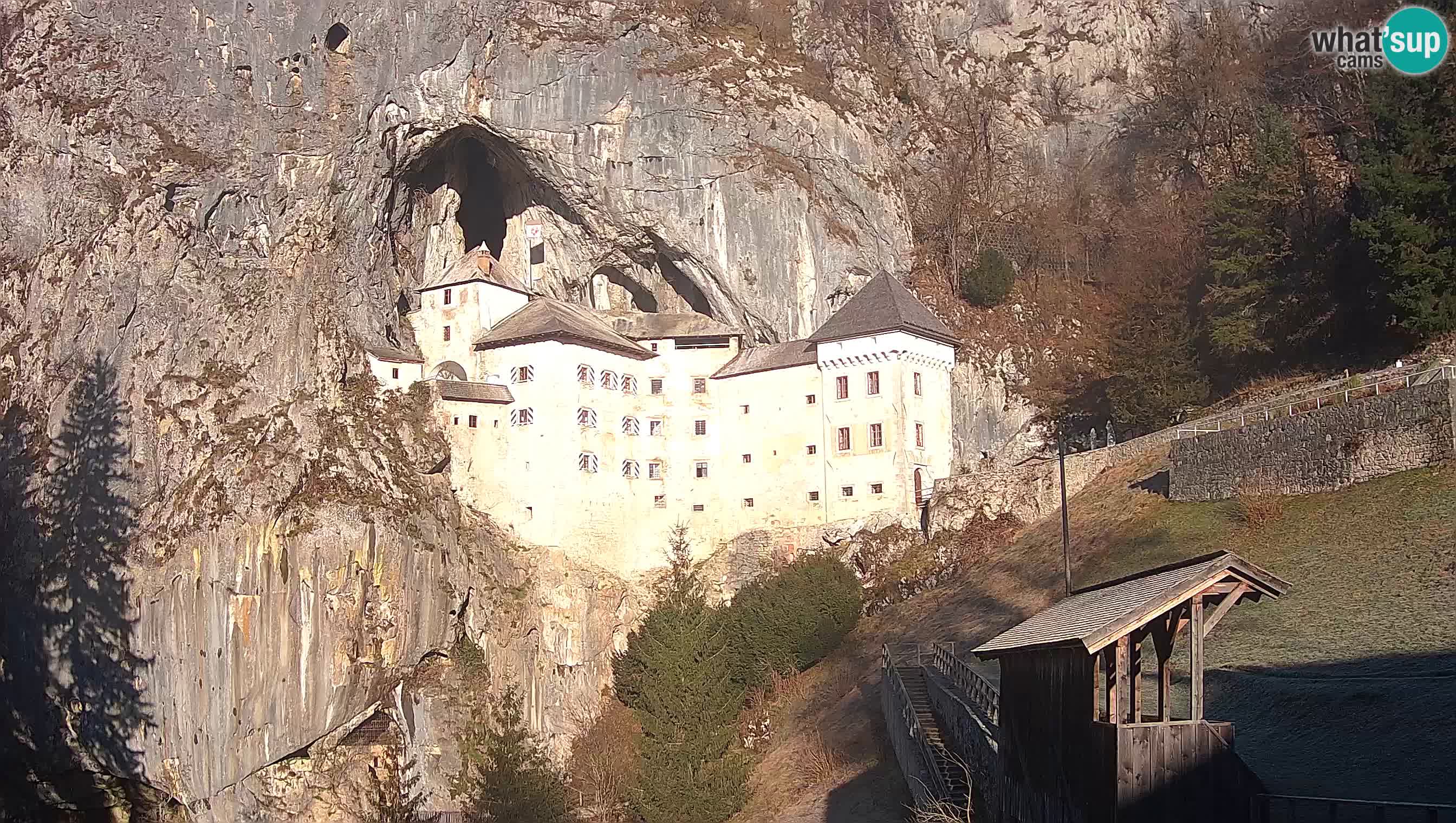 Live Webcam Grad Predjama – Château de Predjama – Postojna – Slovénie