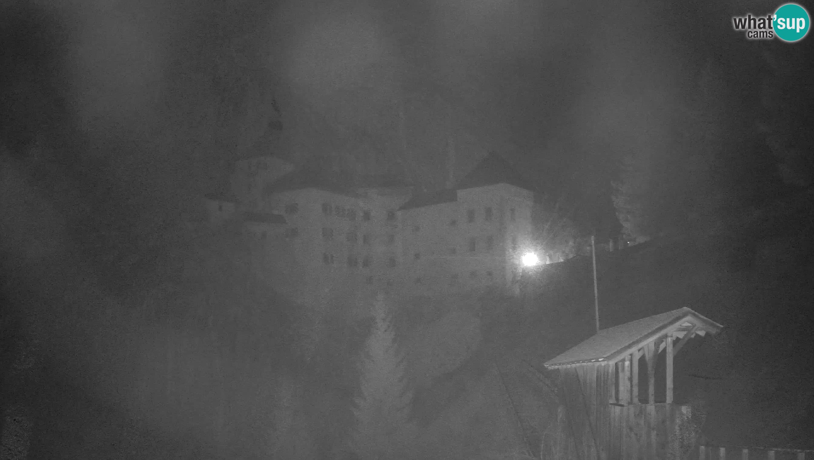 Spletna kamera Predjamski grad – Grad Predjama – Postojna