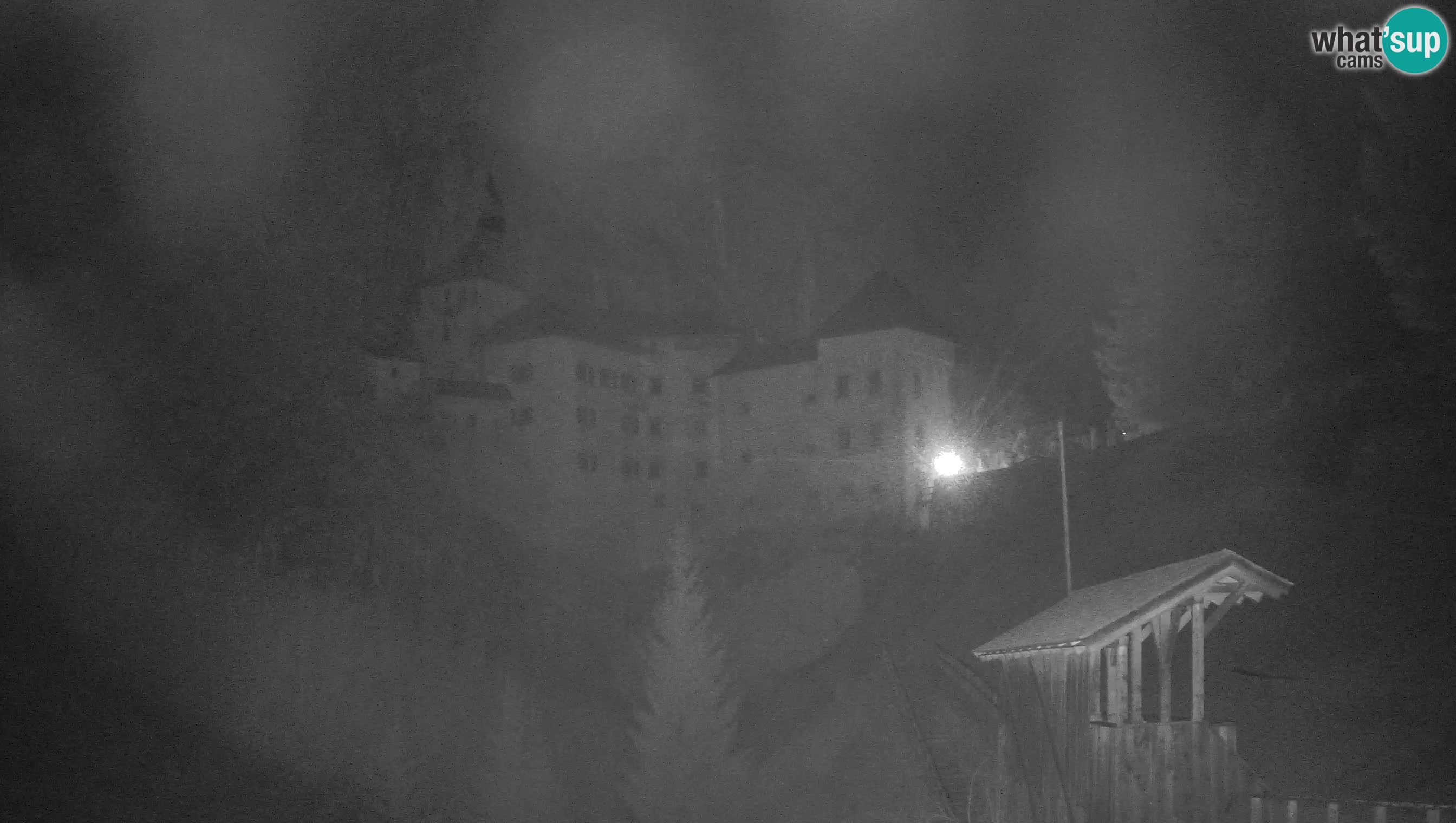 Spletna kamera Predjamski grad – Grad Predjama – Postojna