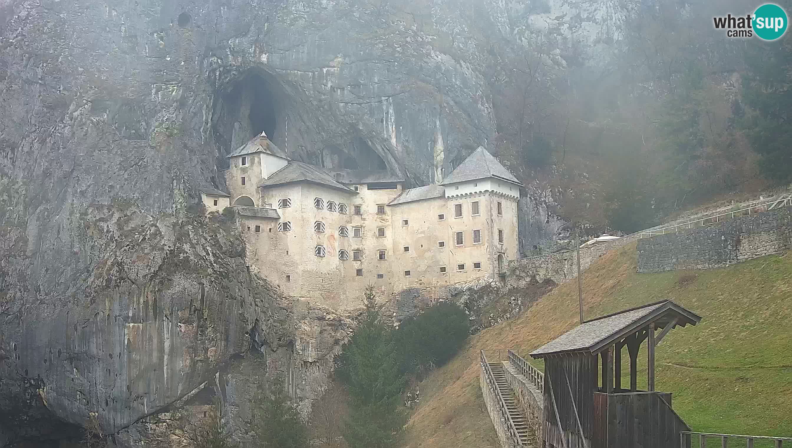 Spletna kamera Predjamski grad – Grad Predjama – Postojna