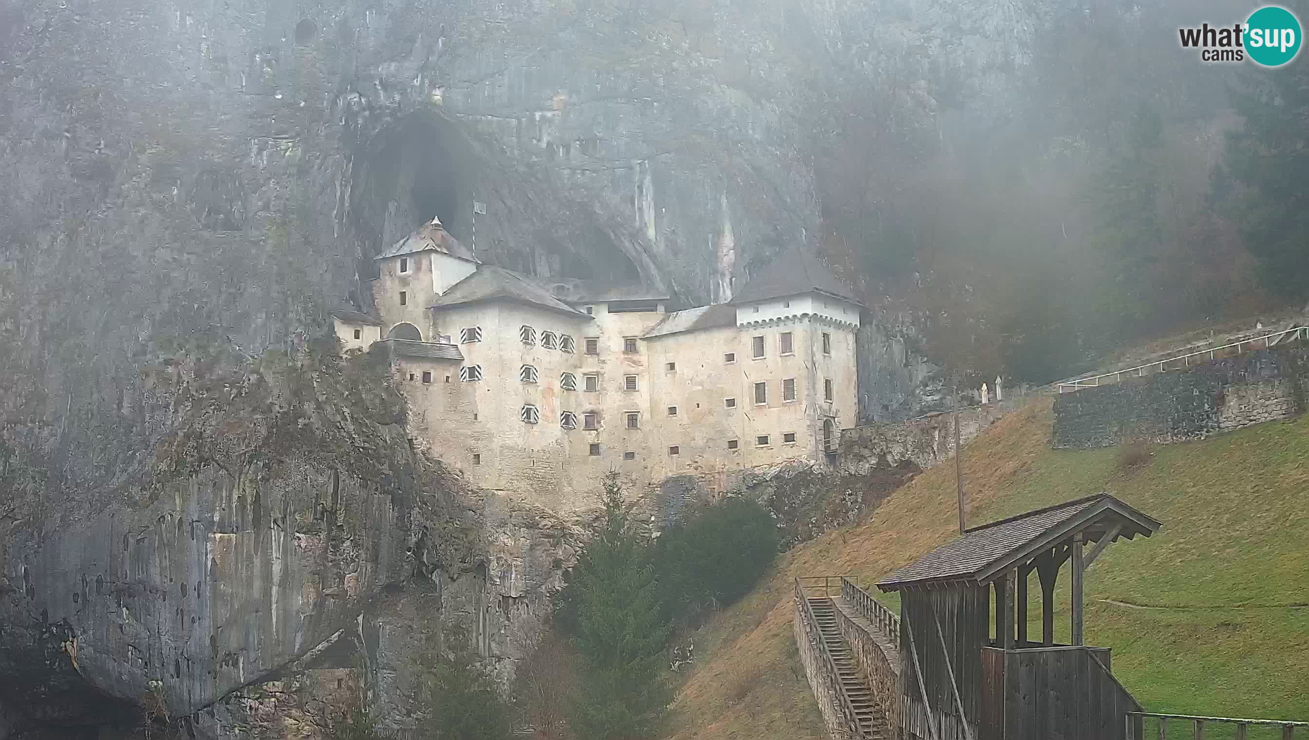 Spletna kamera Predjamski grad – Grad Predjama – Postojna