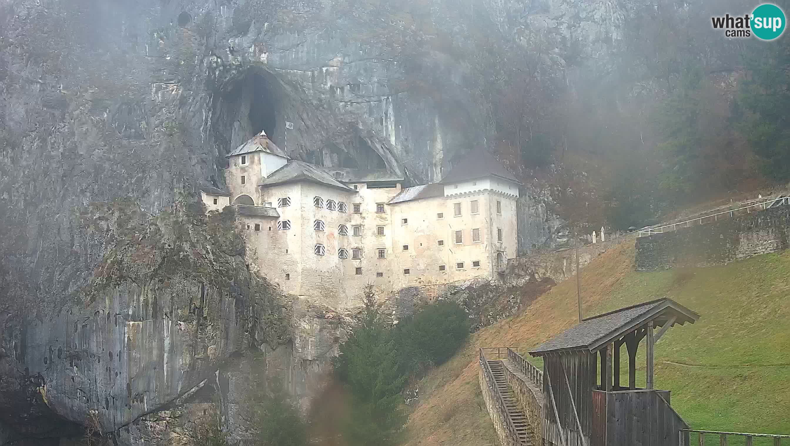 Spletna kamera Predjamski grad – Grad Predjama – Postojna