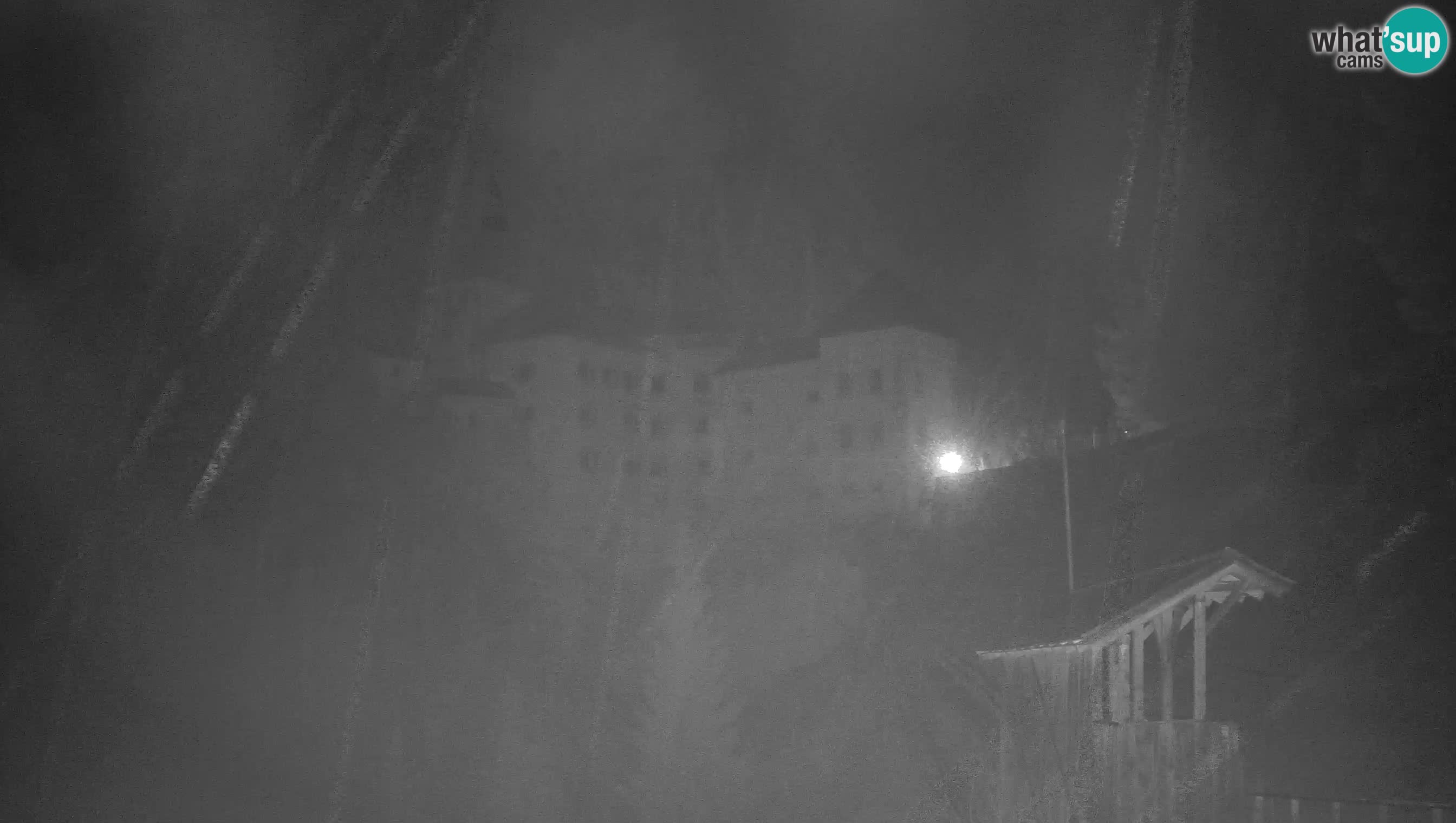 Spletna kamera Predjamski grad – Grad Predjama – Postojna