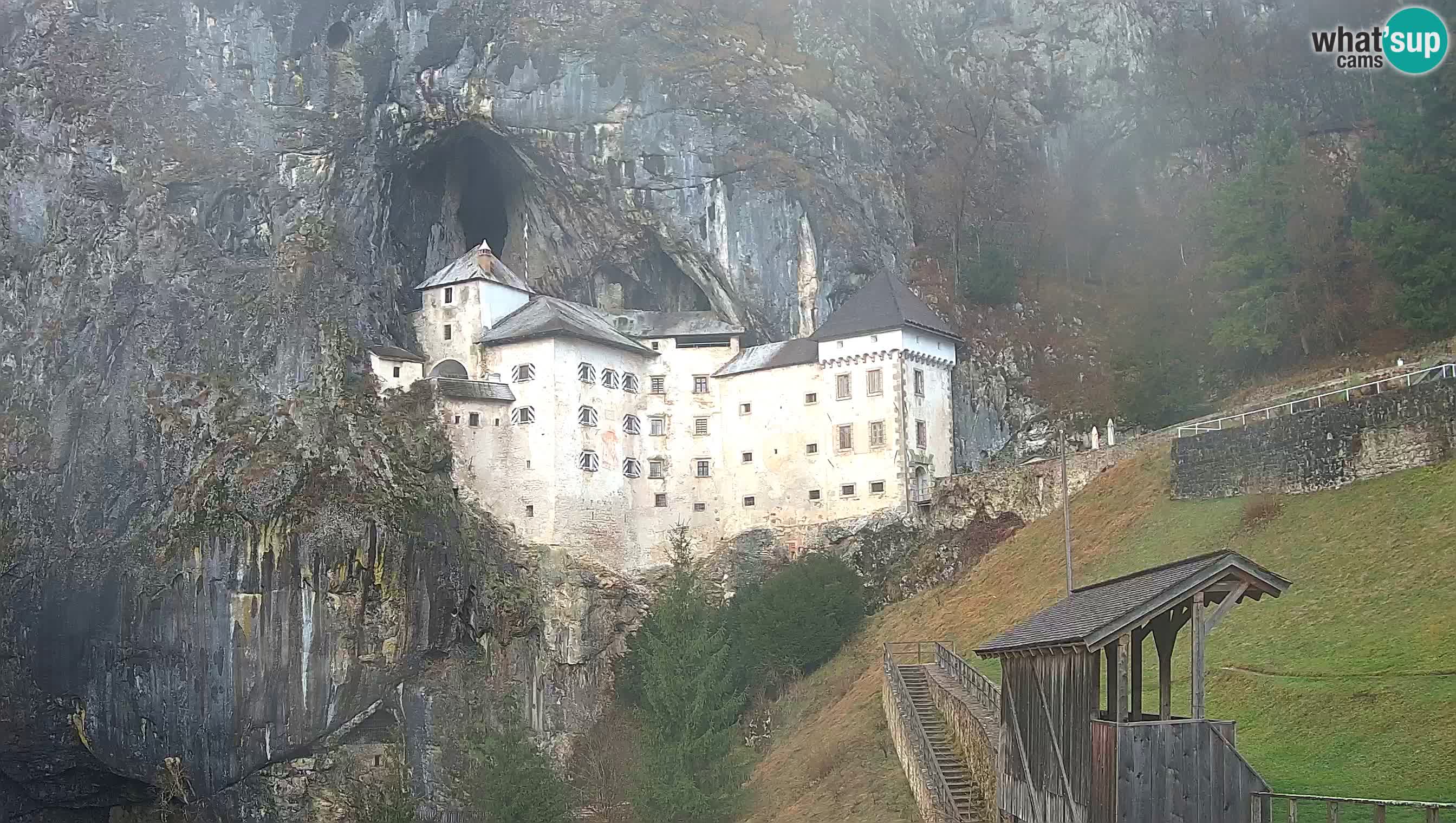Spletna kamera Predjamski grad – Grad Predjama – Postojna