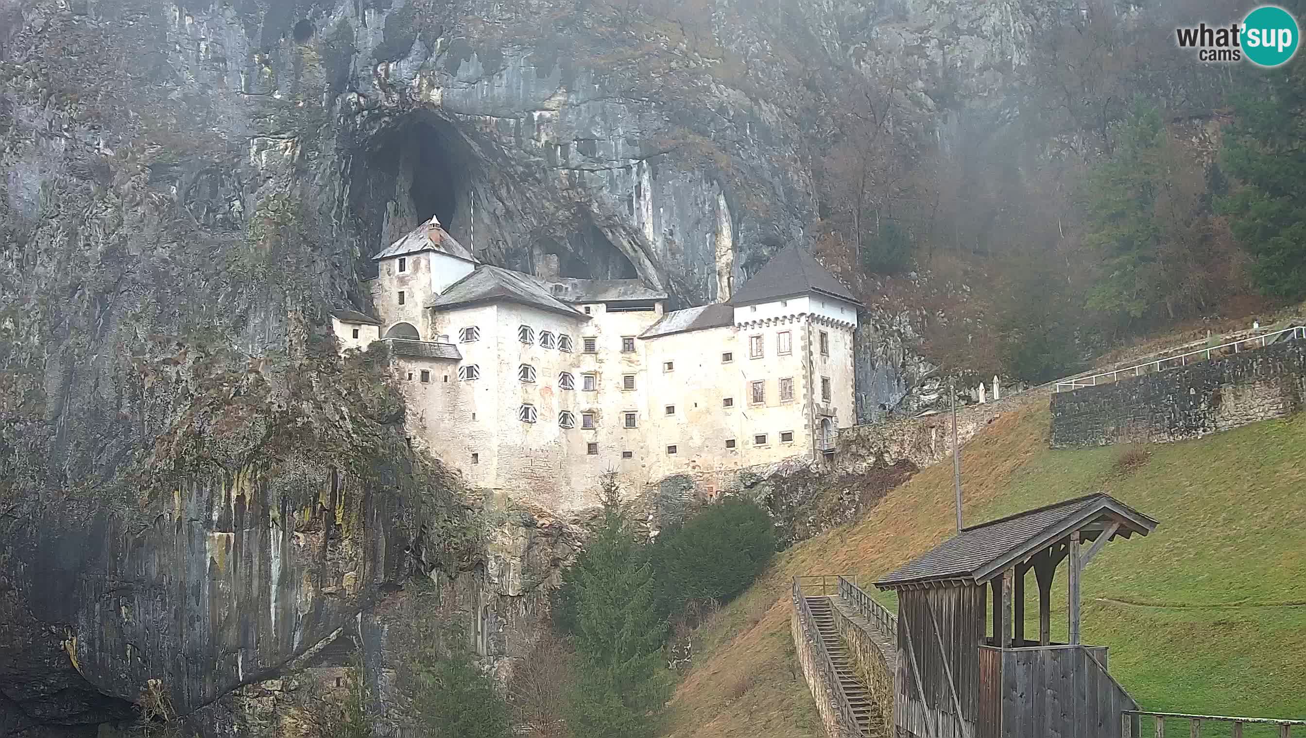 Spletna kamera Predjamski grad – Grad Predjama – Postojna