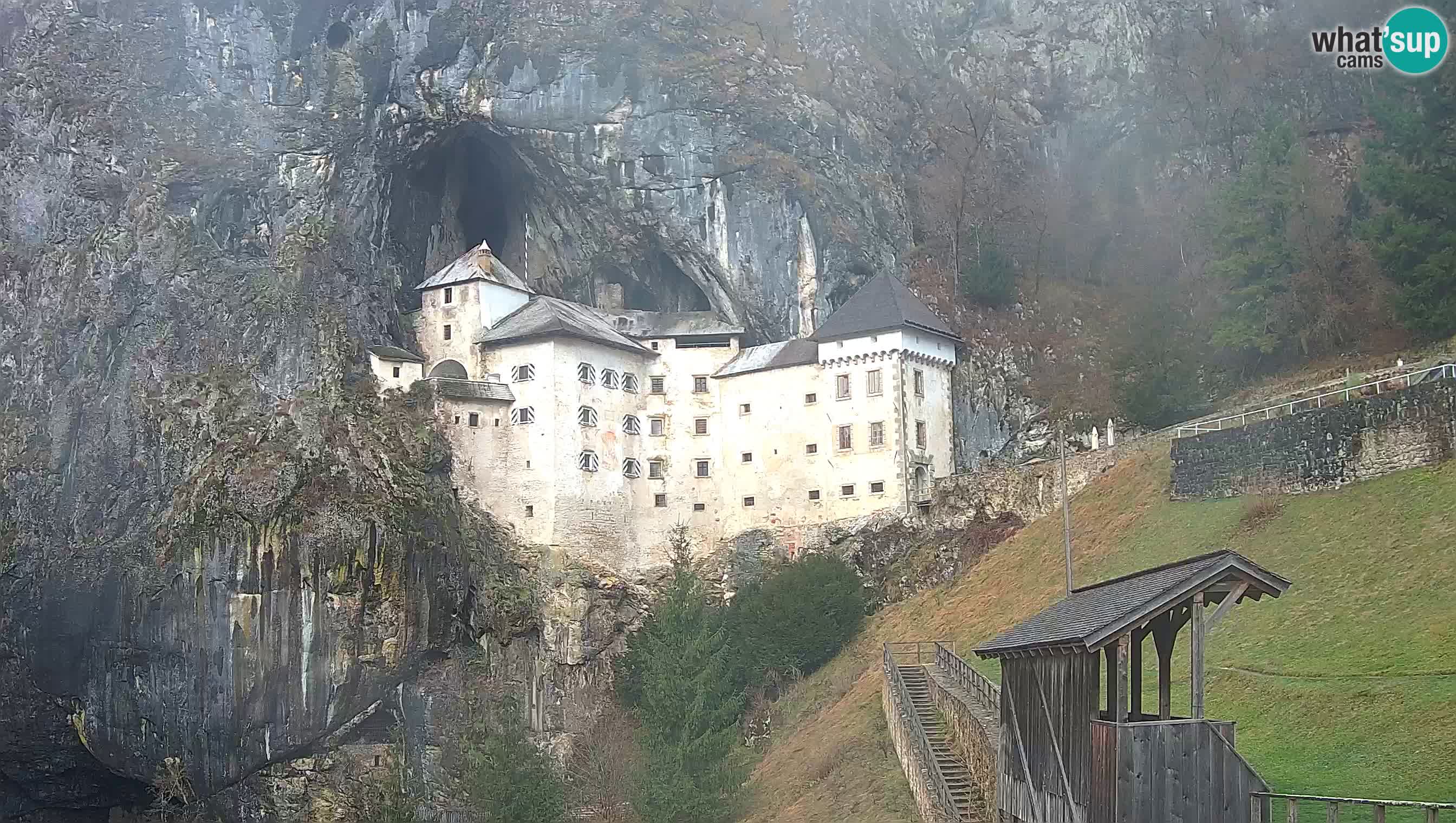 Spletna kamera Predjamski grad – Grad Predjama – Postojna