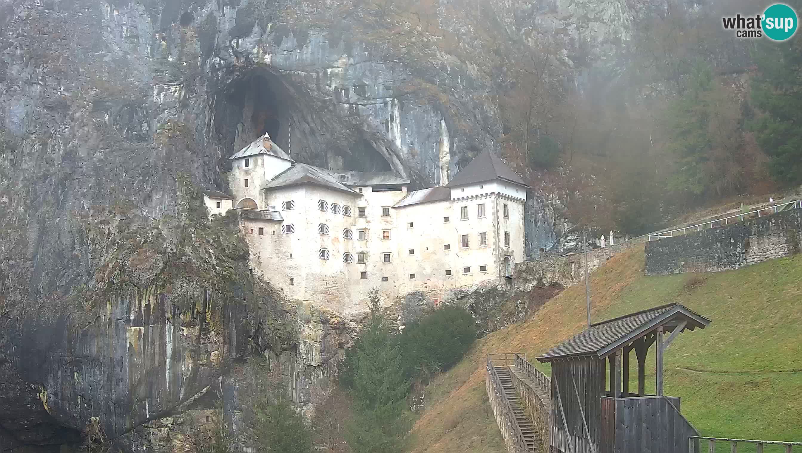 Spletna kamera Predjamski grad – Grad Predjama – Postojna
