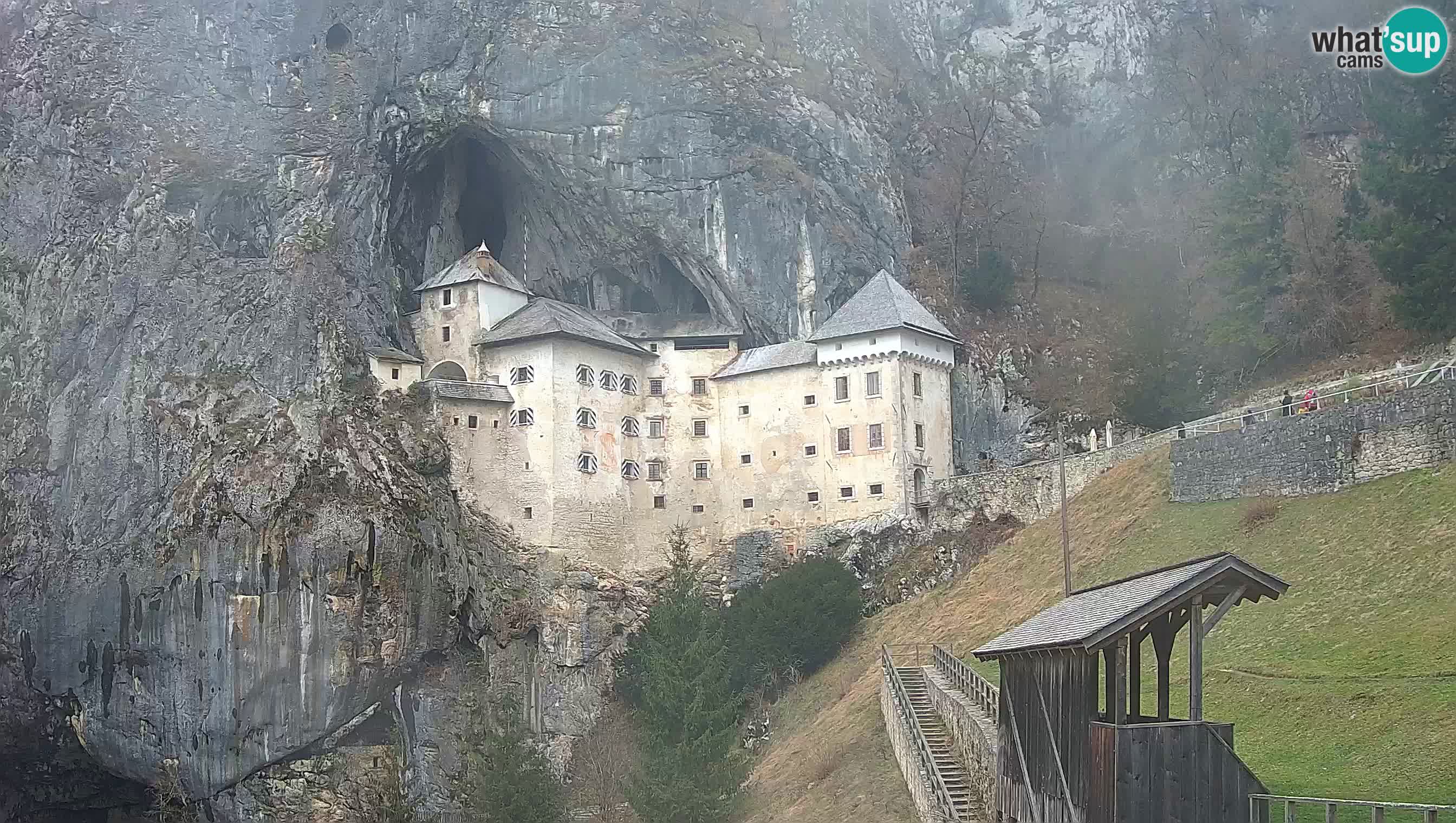 Live Webcam Grad Predjama – Château de Predjama – Postojna – Slovénie