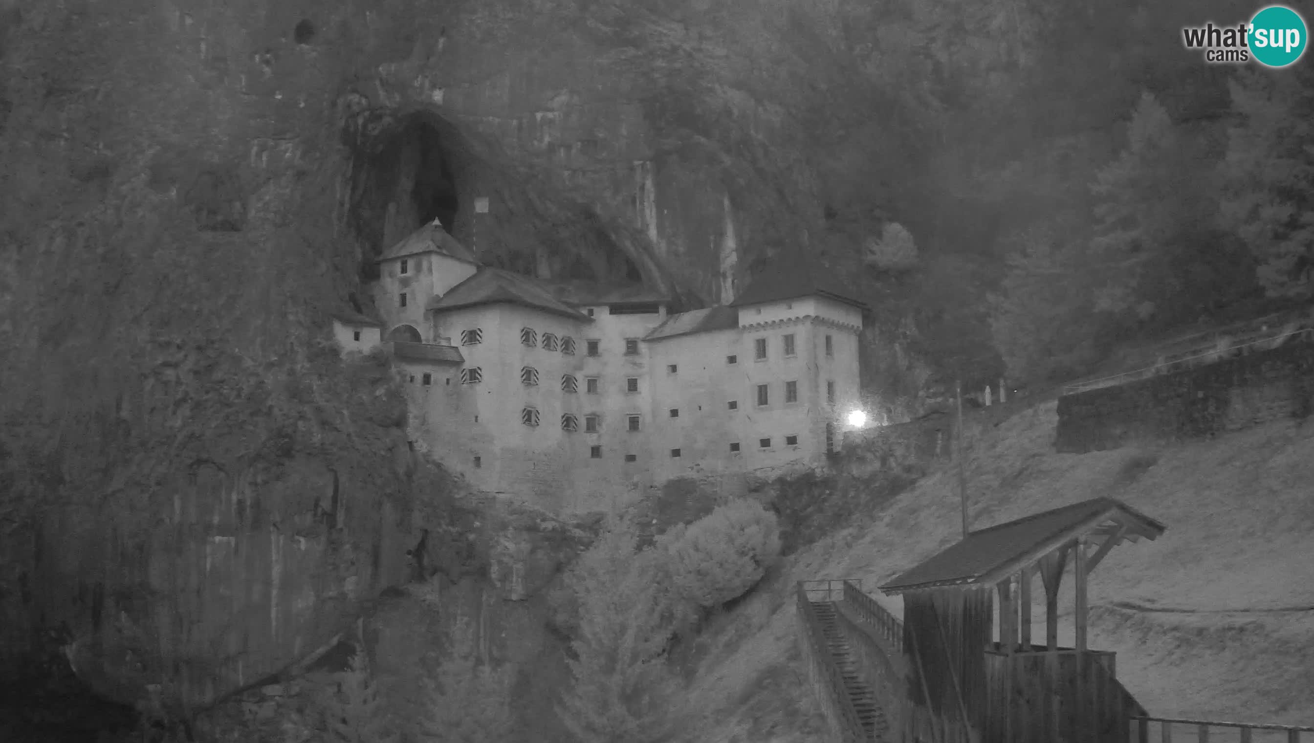 Spletna kamera Predjamski grad – Grad Predjama – Postojna