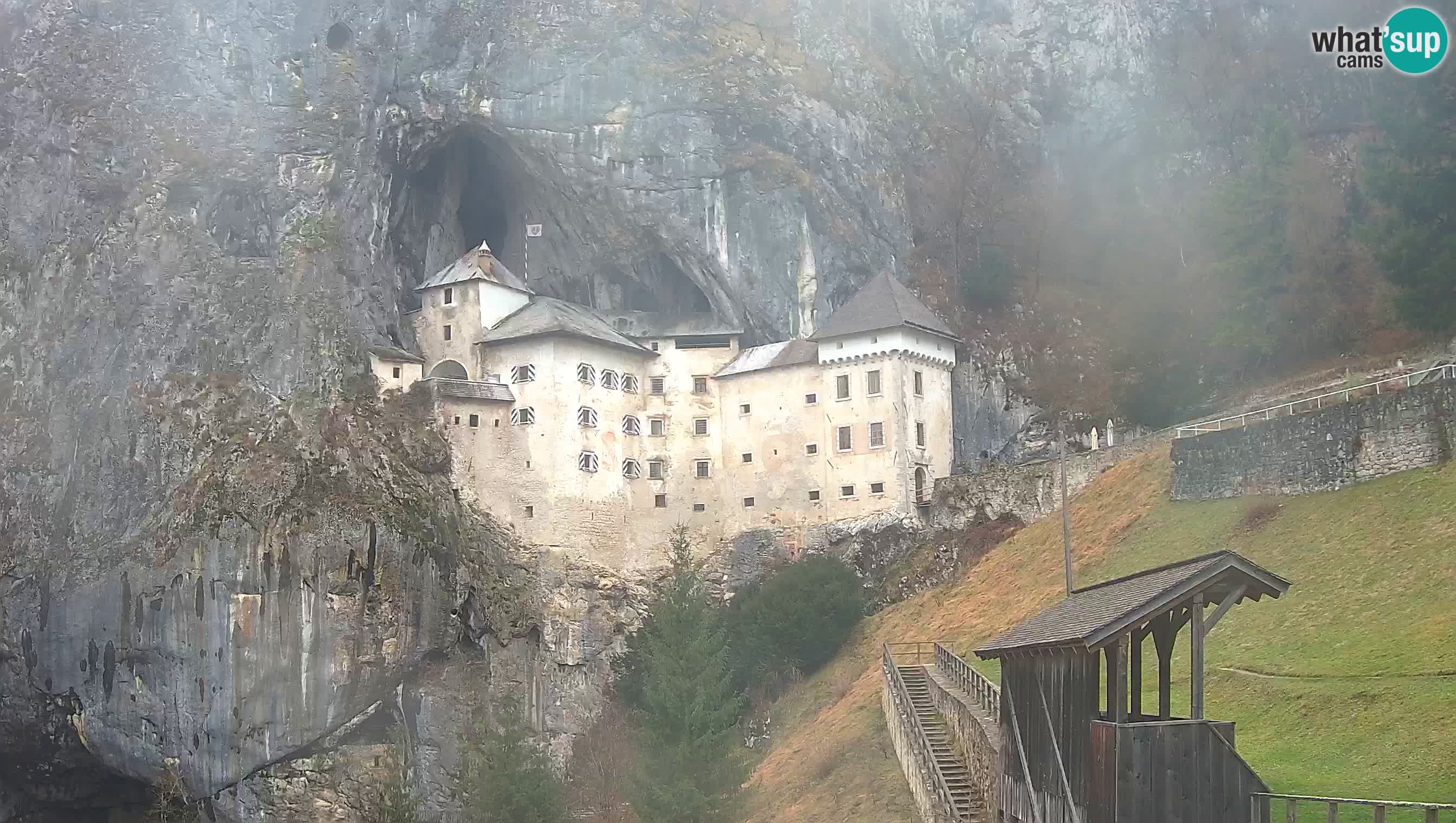 Spletna kamera Predjamski grad – Grad Predjama – Postojna