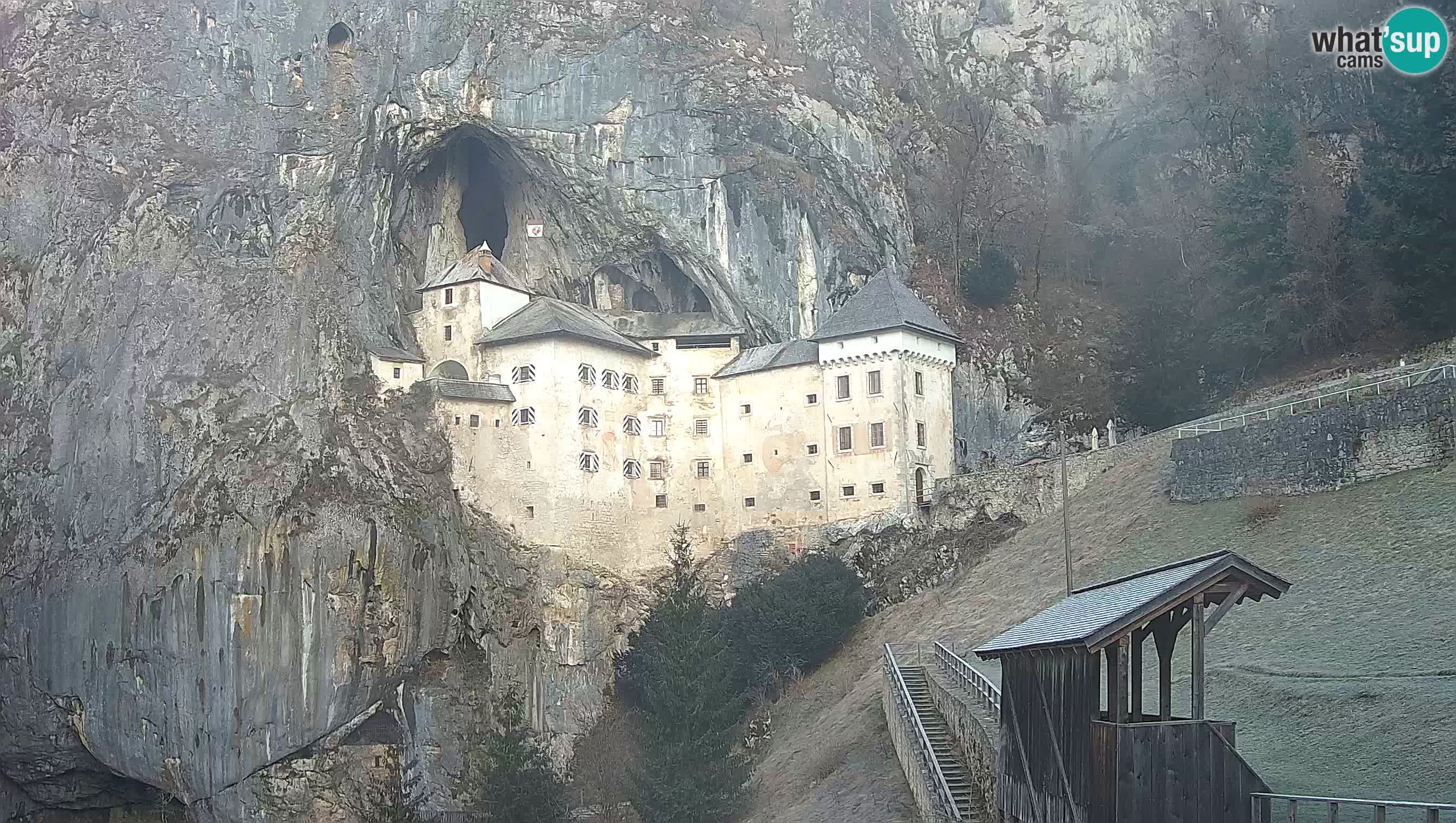 Spletna kamera Predjamski grad – Grad Predjama – Postojna