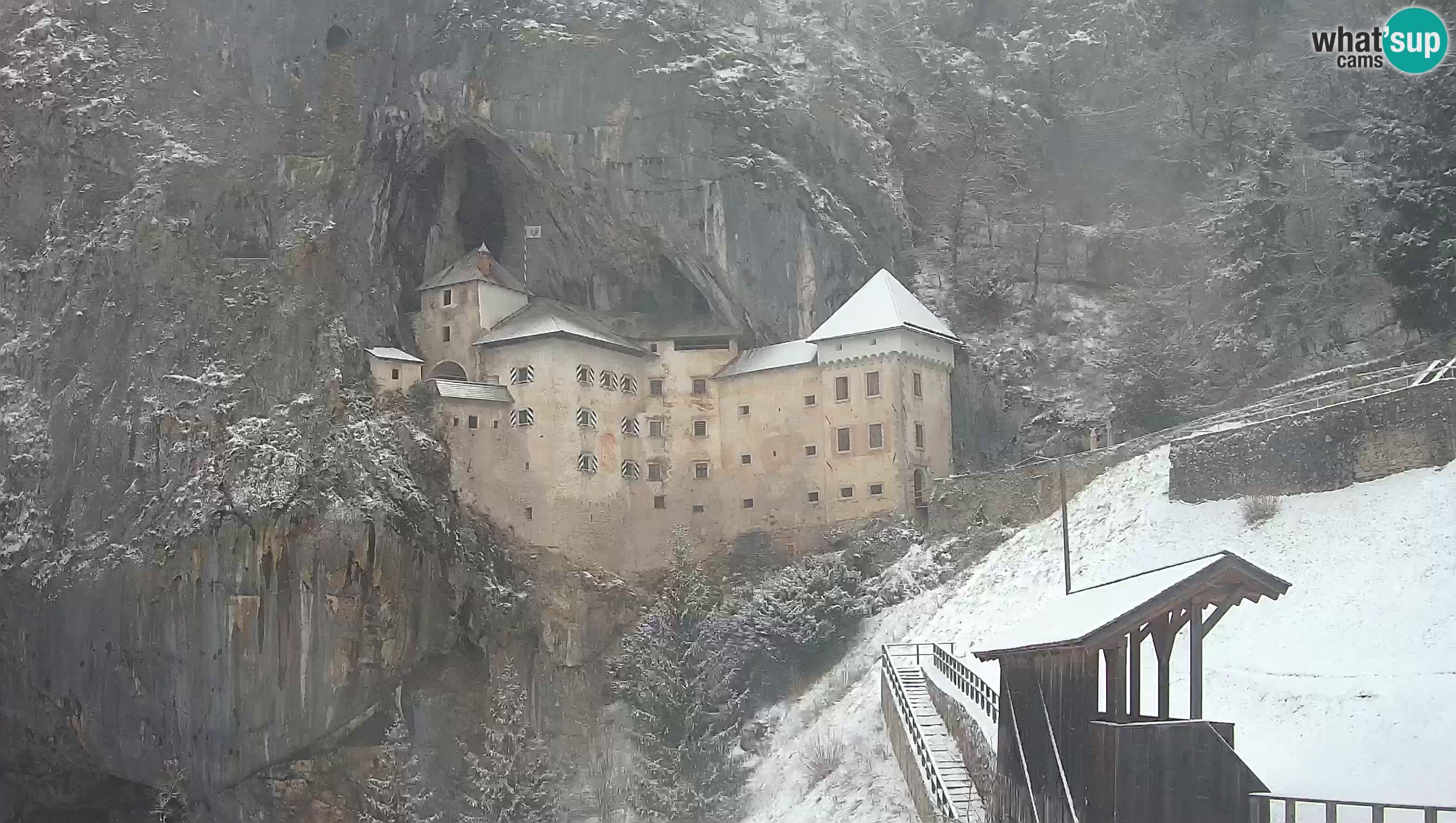 Spletna kamera Predjamski grad – Grad Predjama – Postojna