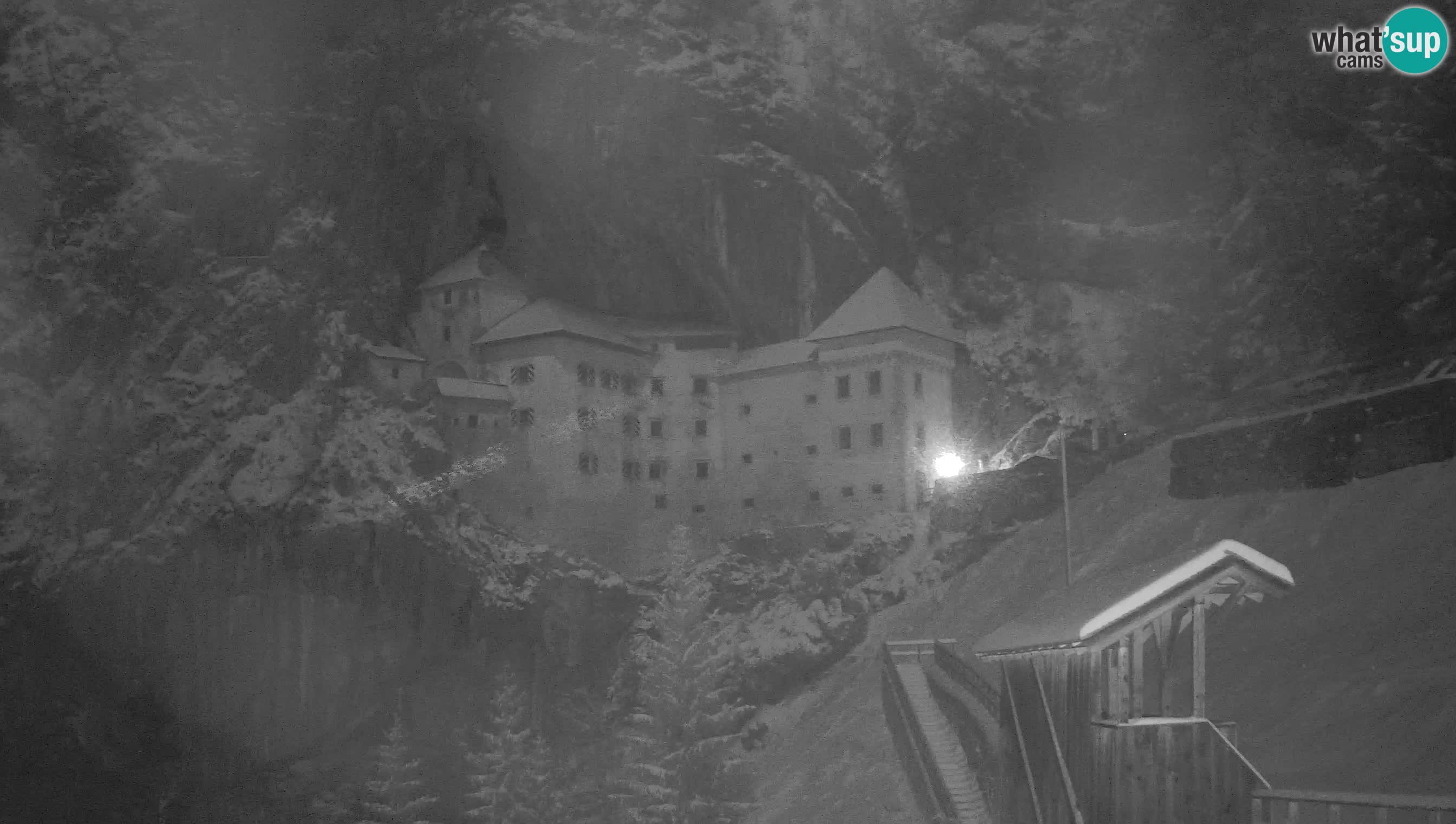 Spletna kamera Predjamski grad – Grad Predjama – Postojna