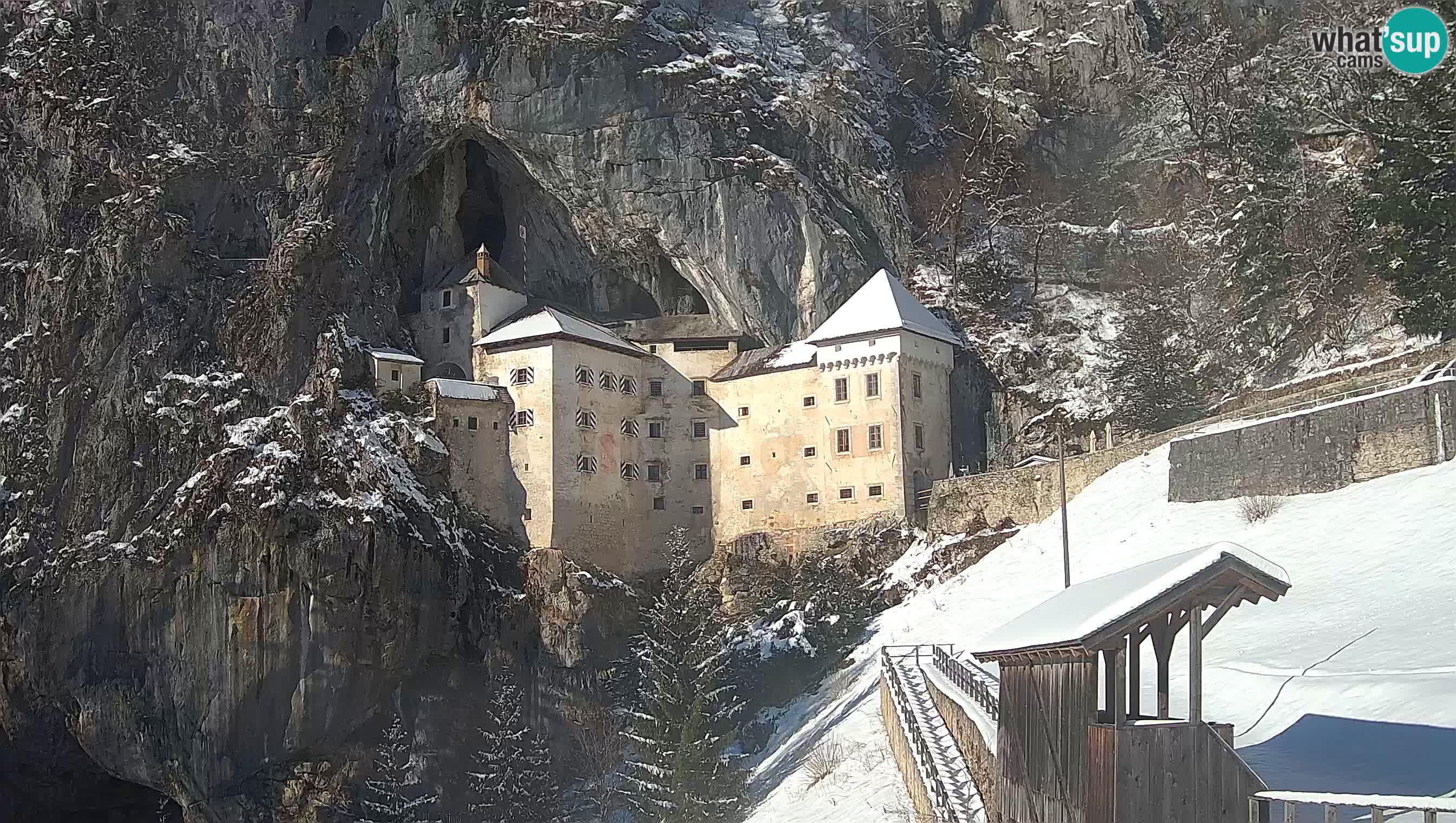 Spletna kamera Predjamski grad – Grad Predjama – Postojna