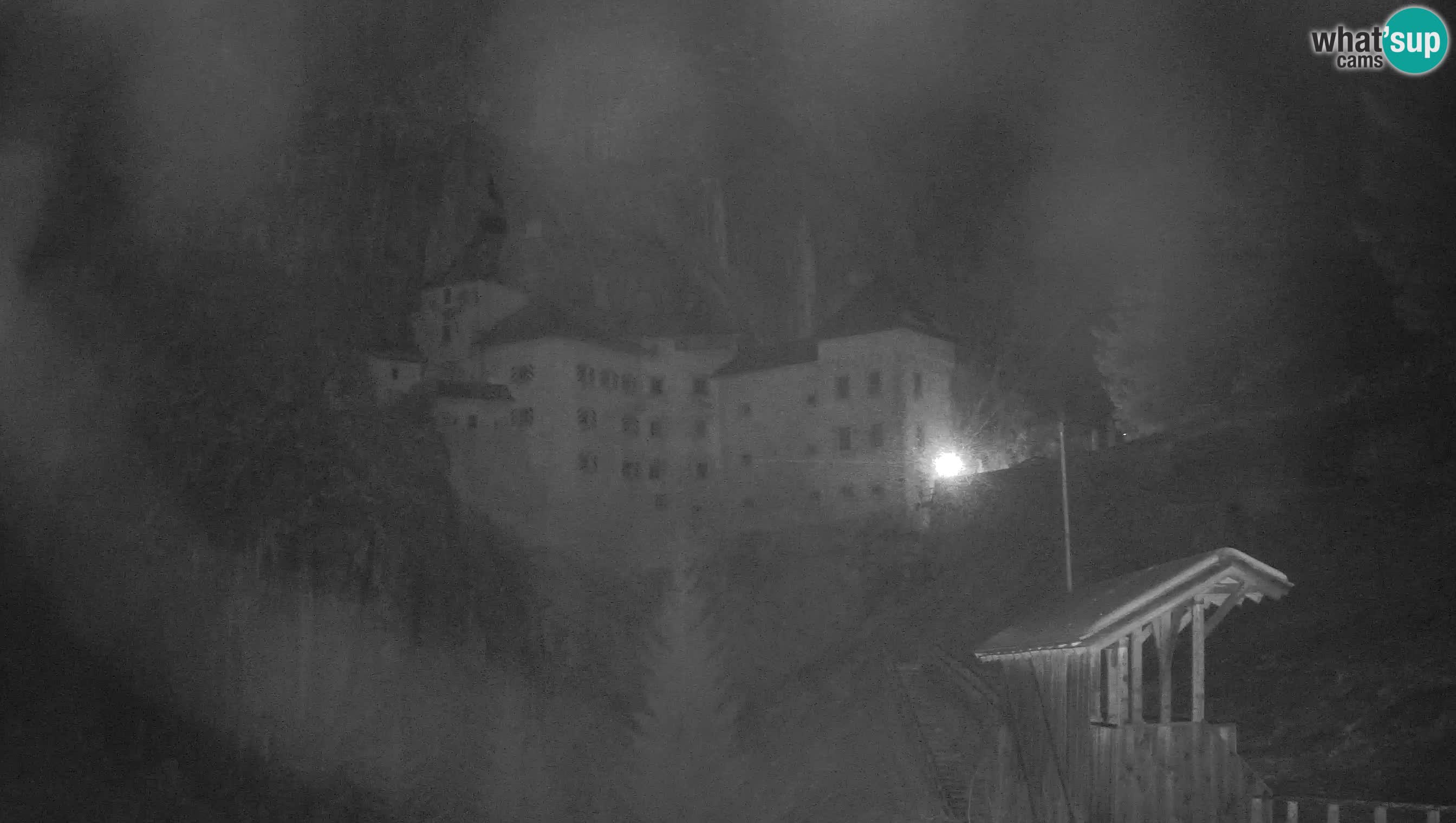 Spletna kamera Predjamski grad – Grad Predjama – Postojna