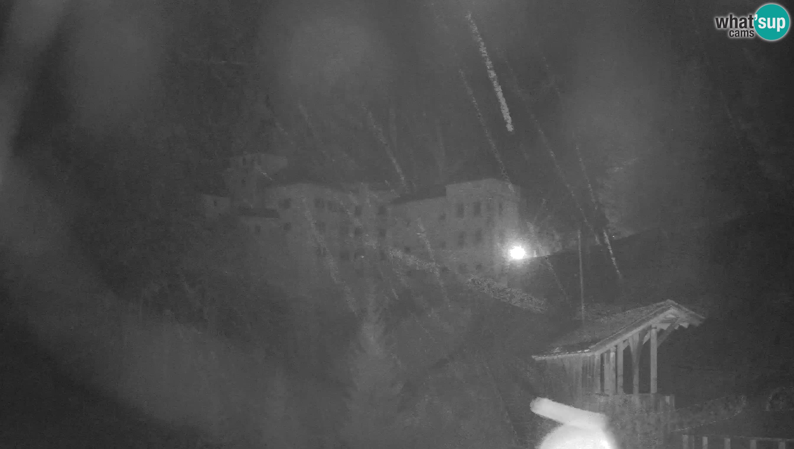 Spletna kamera Predjamski grad – Grad Predjama – Postojna