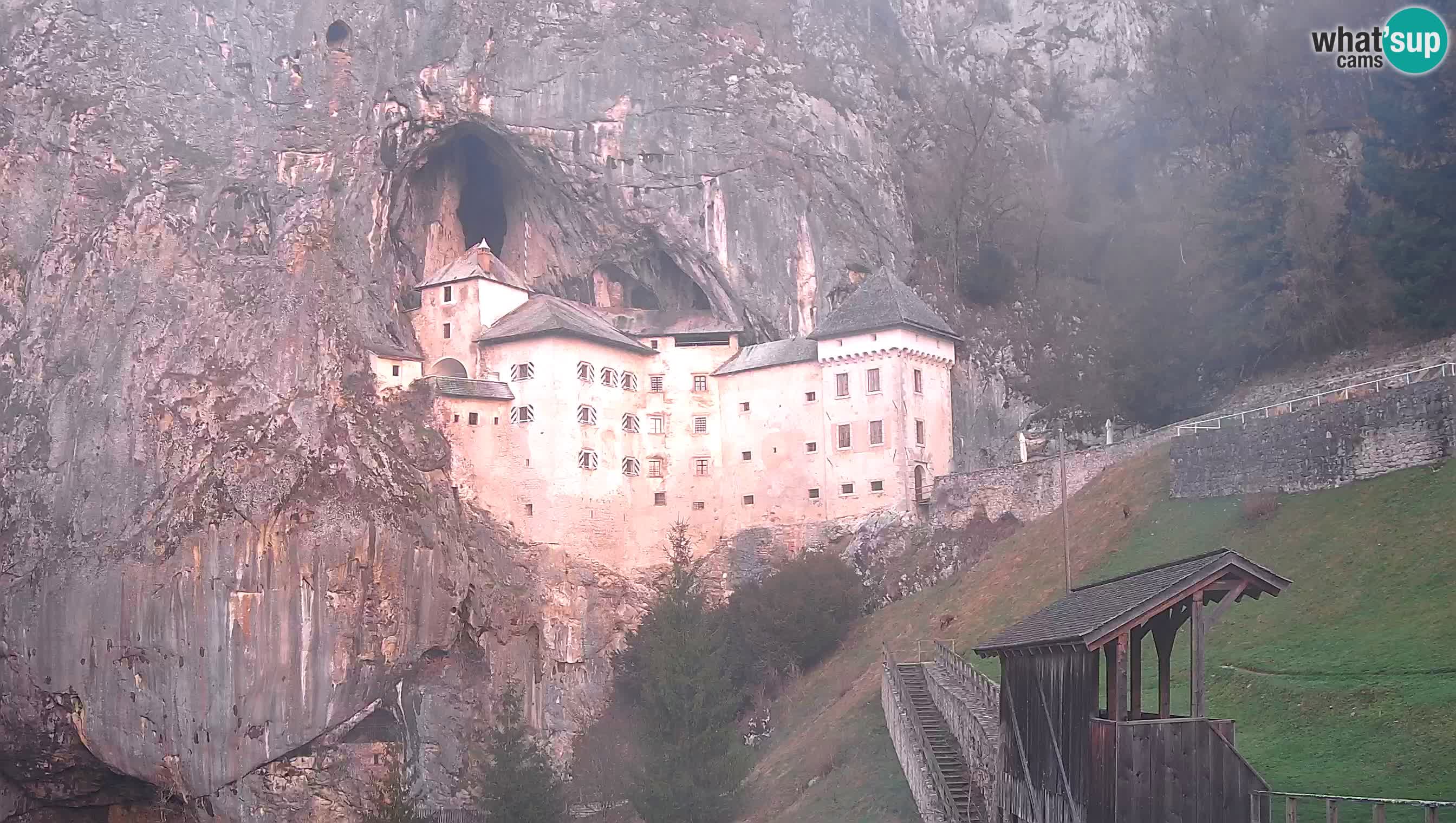 Web kamera Predjamski dvorac – Postojna – Slovenija
