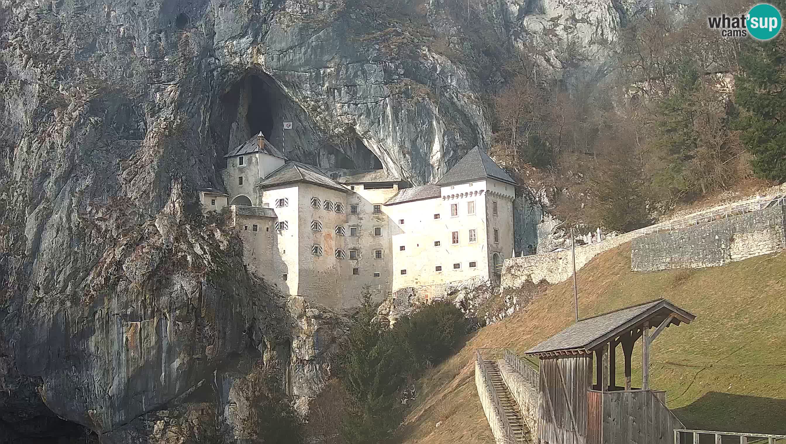Spletna kamera Predjamski grad – Grad Predjama – Postojna