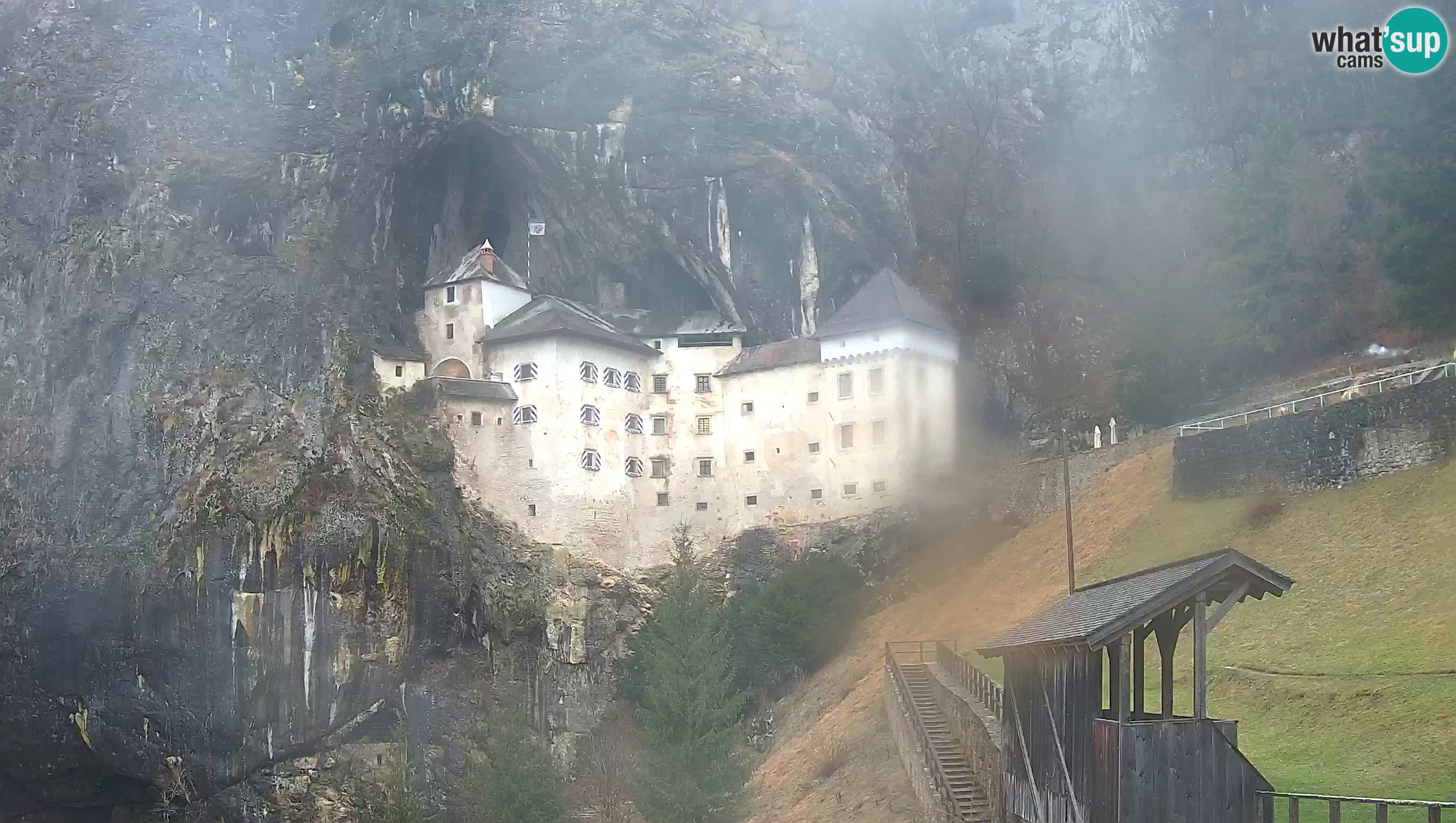 Live Webcam Grad Predjama – Château de Predjama – Postojna – Slovénie