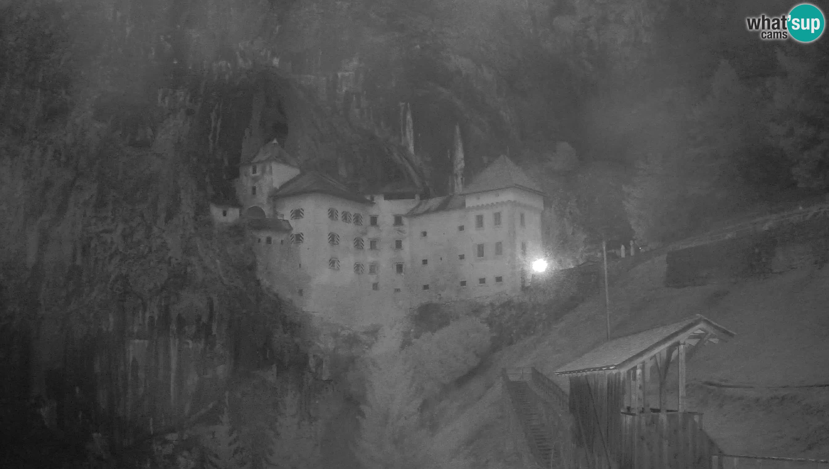 Spletna kamera Predjamski grad – Grad Predjama – Postojna