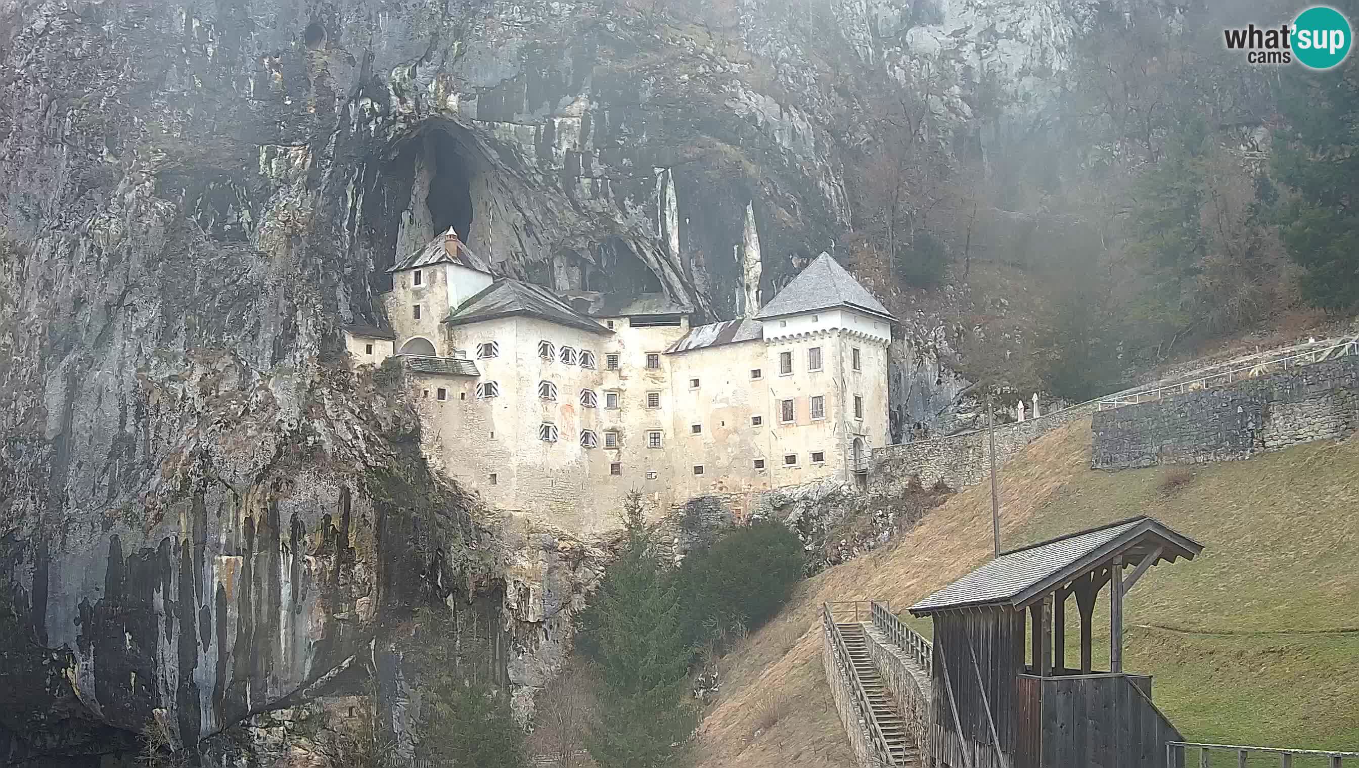 Spletna kamera Predjamski grad – Grad Predjama – Postojna