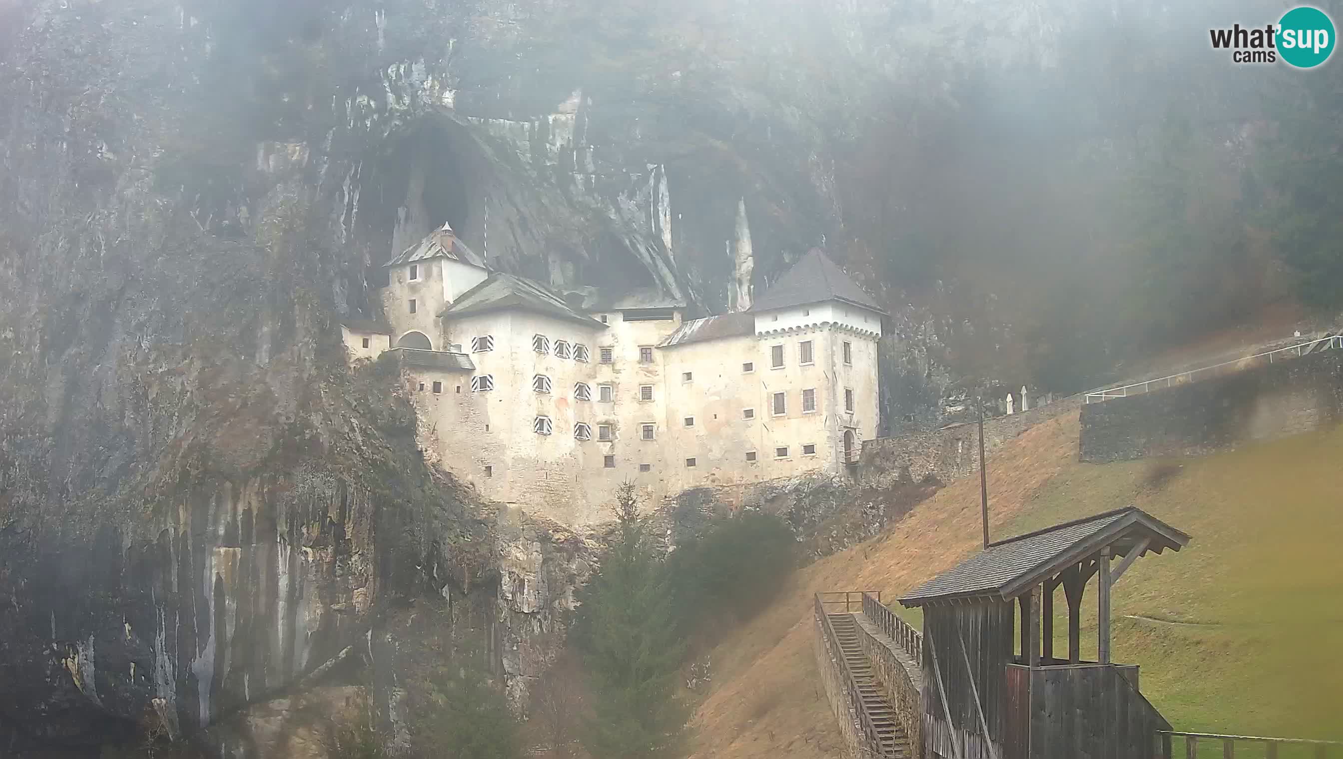 Live Webcam Grad Predjama – Château de Predjama – Postojna – Slovénie