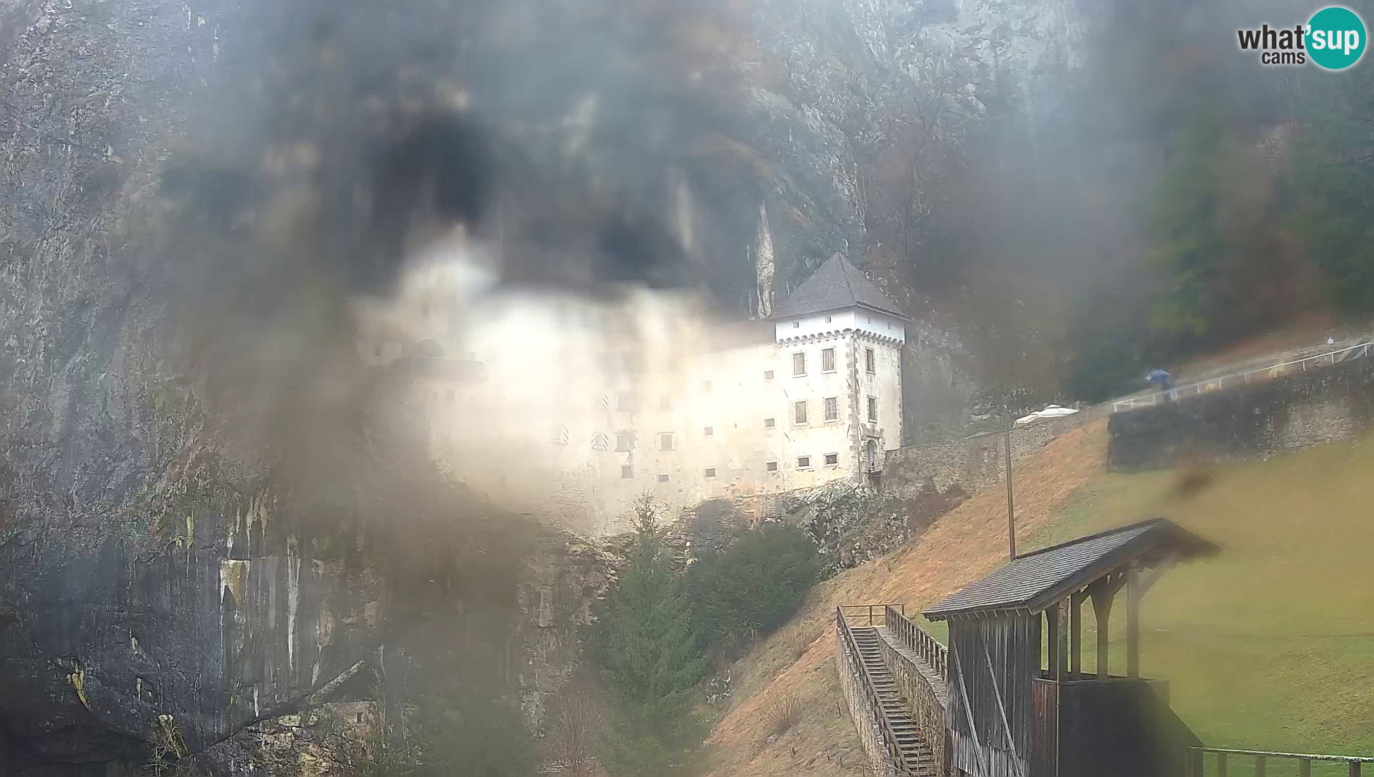 Spletna kamera Predjamski grad – Grad Predjama – Postojna