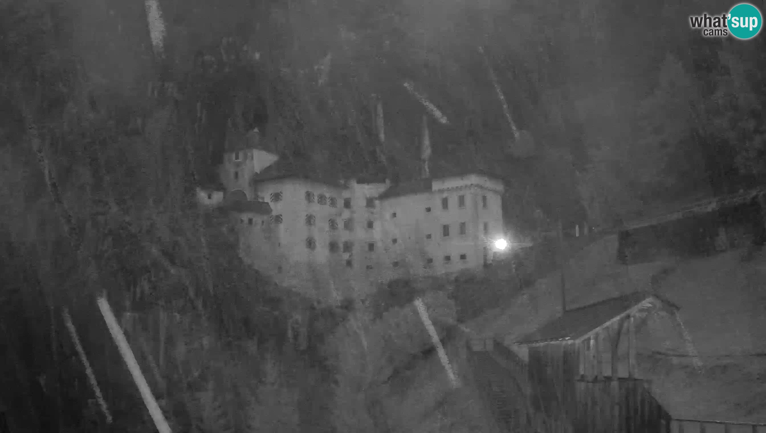 Spletna kamera Predjamski grad – Grad Predjama – Postojna