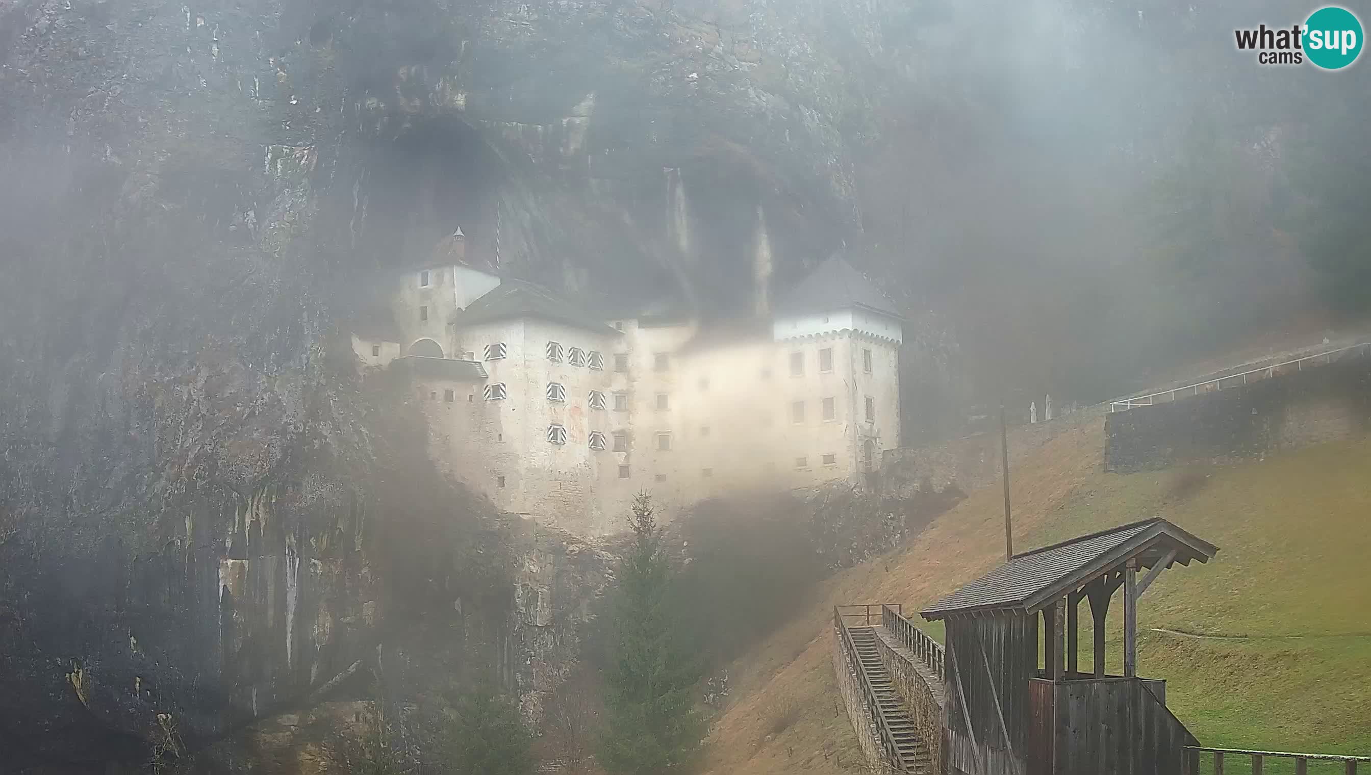 Spletna kamera Predjamski grad – Grad Predjama – Postojna