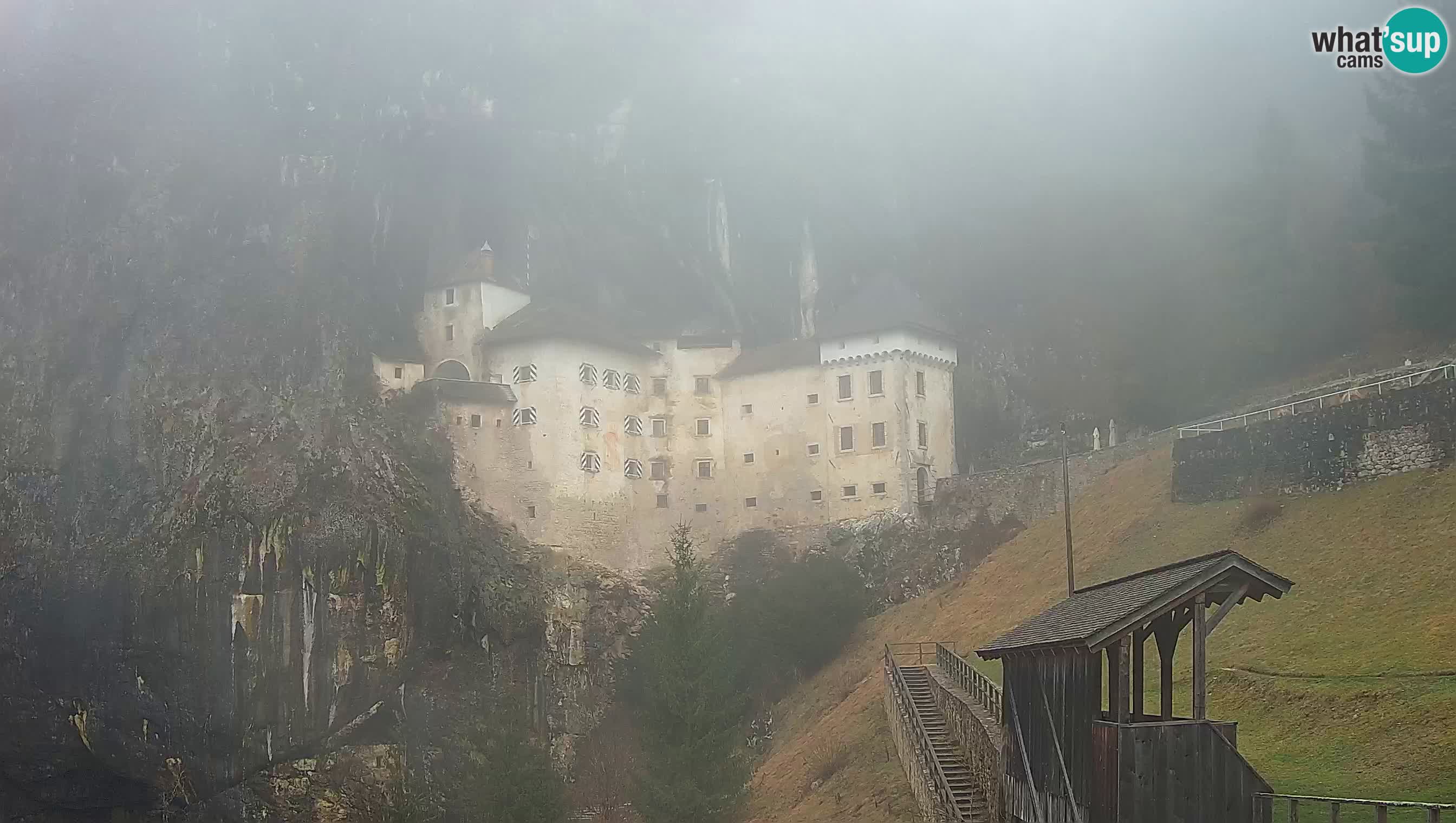 Spletna kamera Predjamski grad – Grad Predjama – Postojna