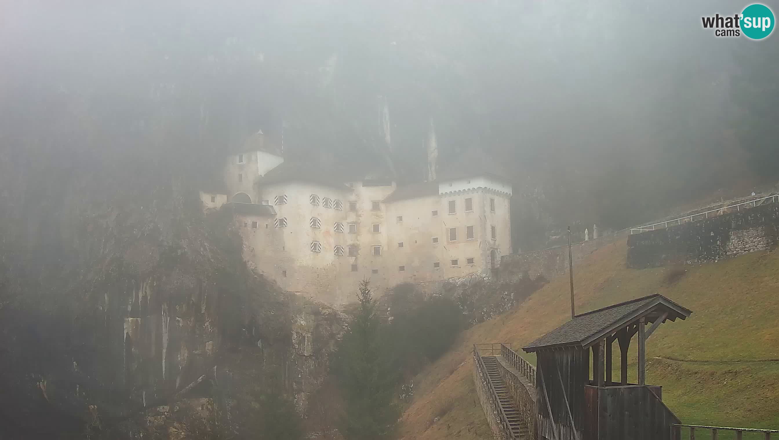 Spletna kamera Predjamski grad – Grad Predjama – Postojna