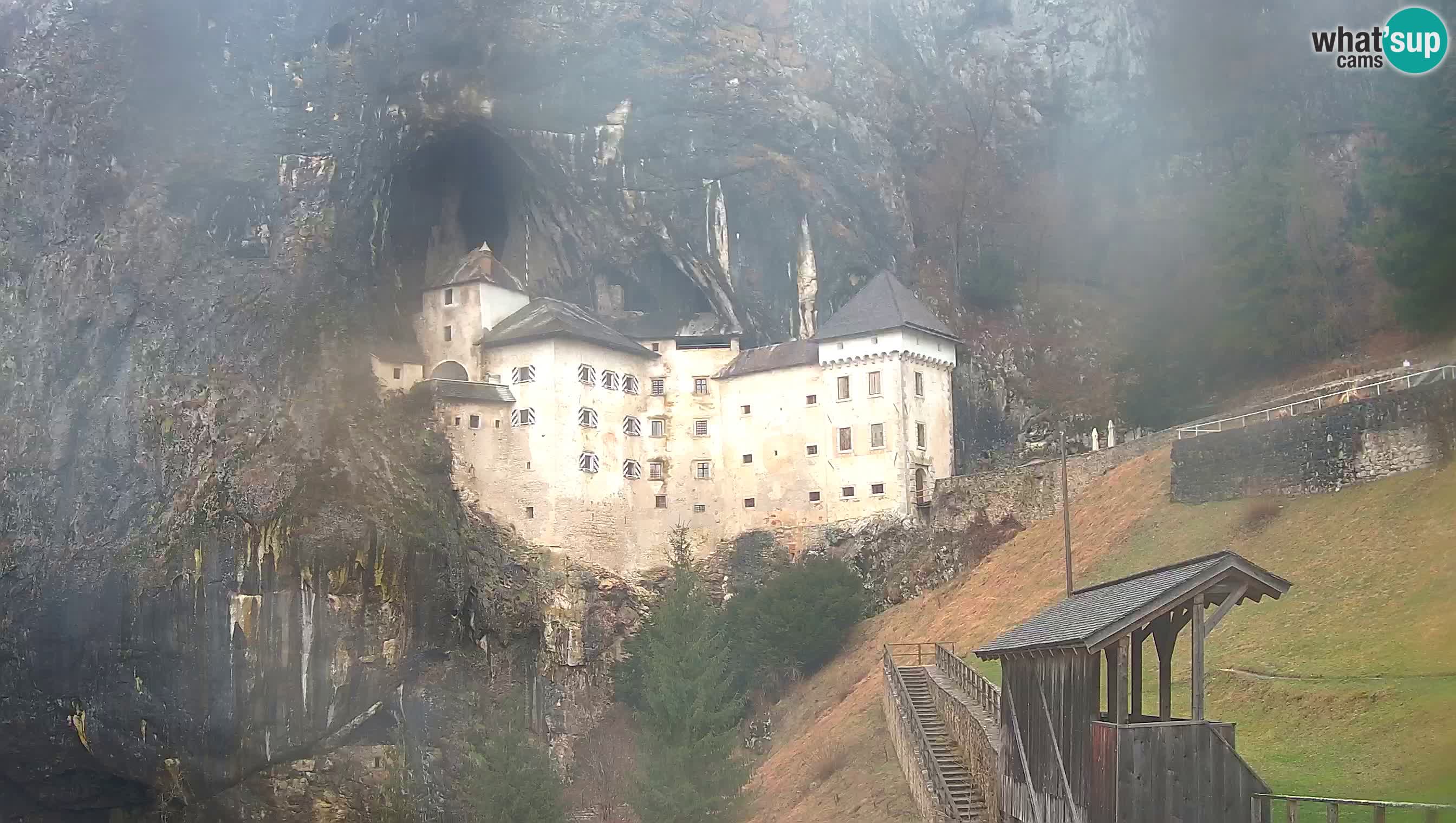 Live Webcam Grad Predjama – Château de Predjama – Postojna – Slovénie