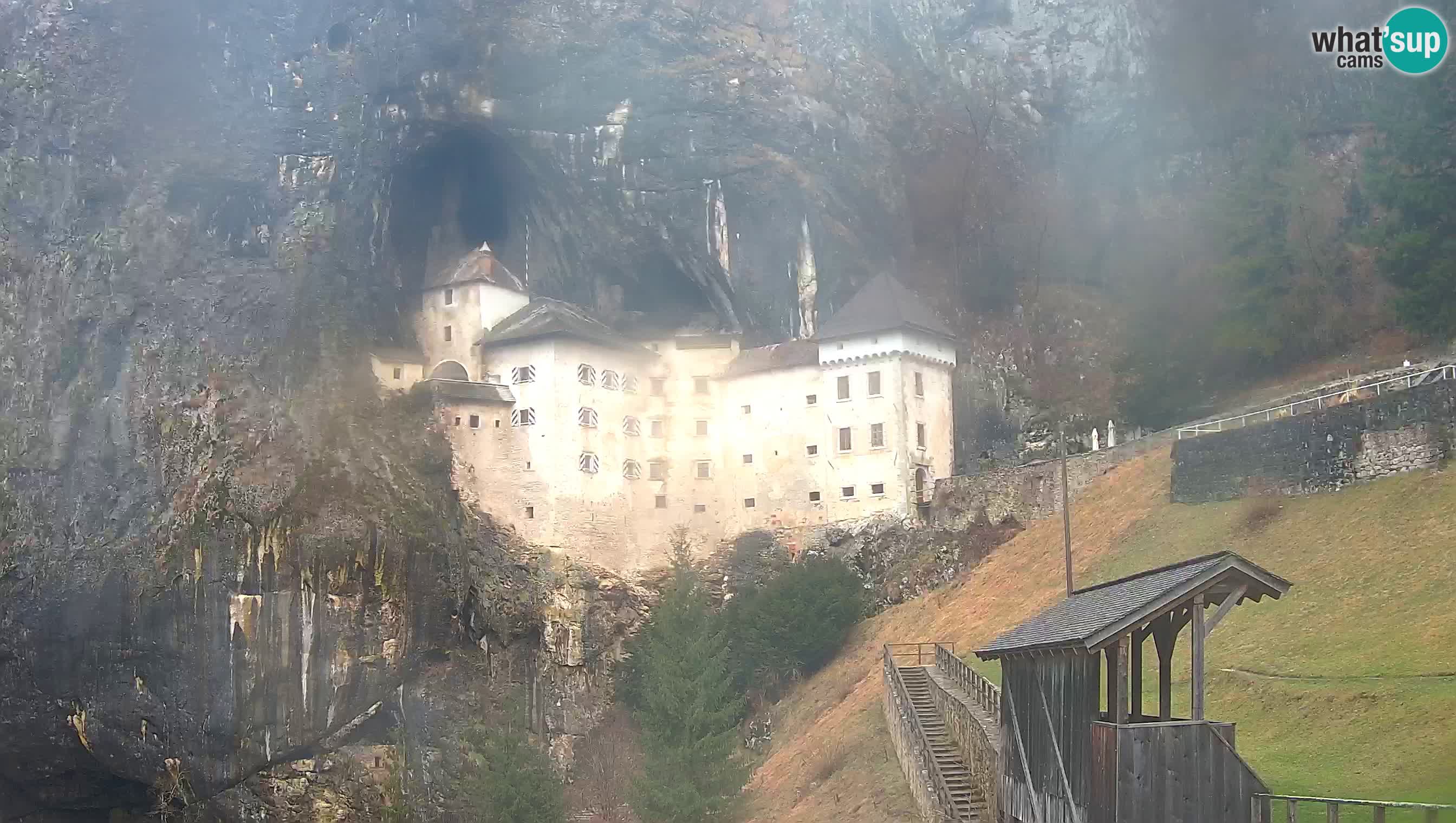 Live Webcam Grad Predjama – Château de Predjama – Postojna – Slovénie