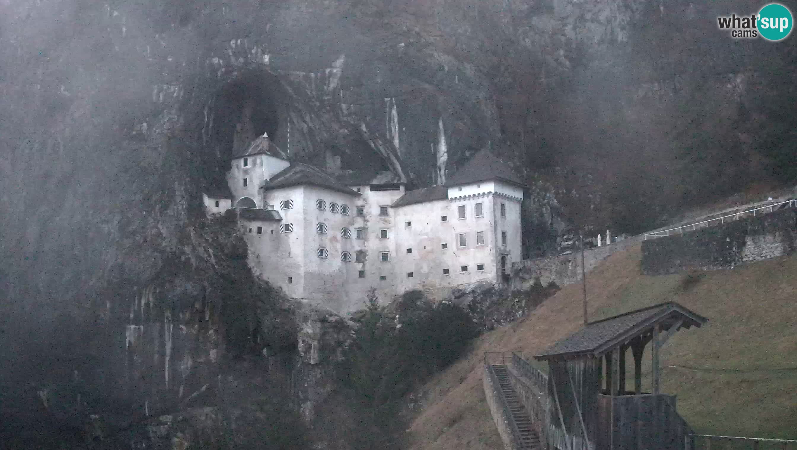 Spletna kamera Predjamski grad – Grad Predjama – Postojna