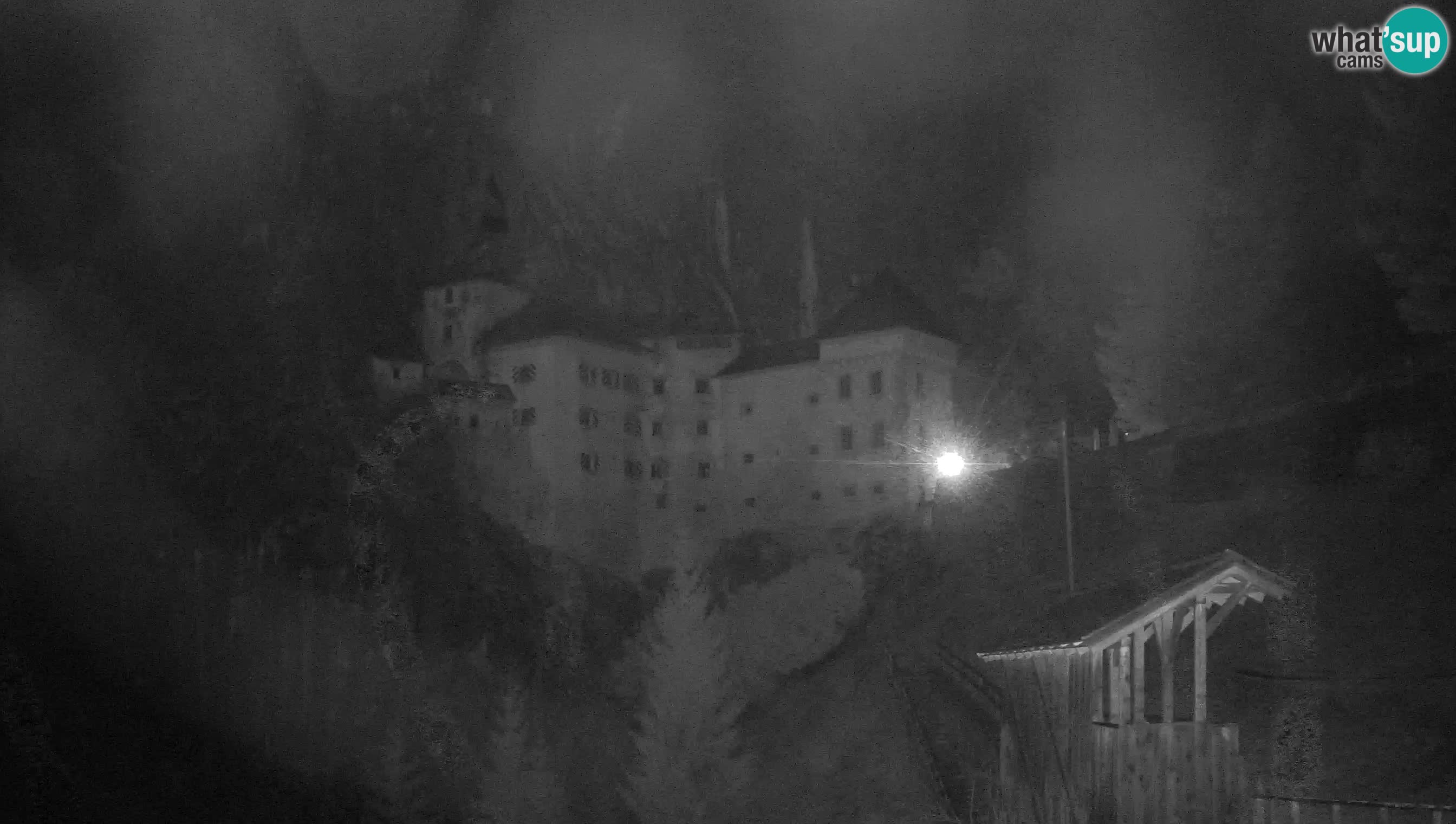 Spletna kamera Predjamski grad – Grad Predjama – Postojna