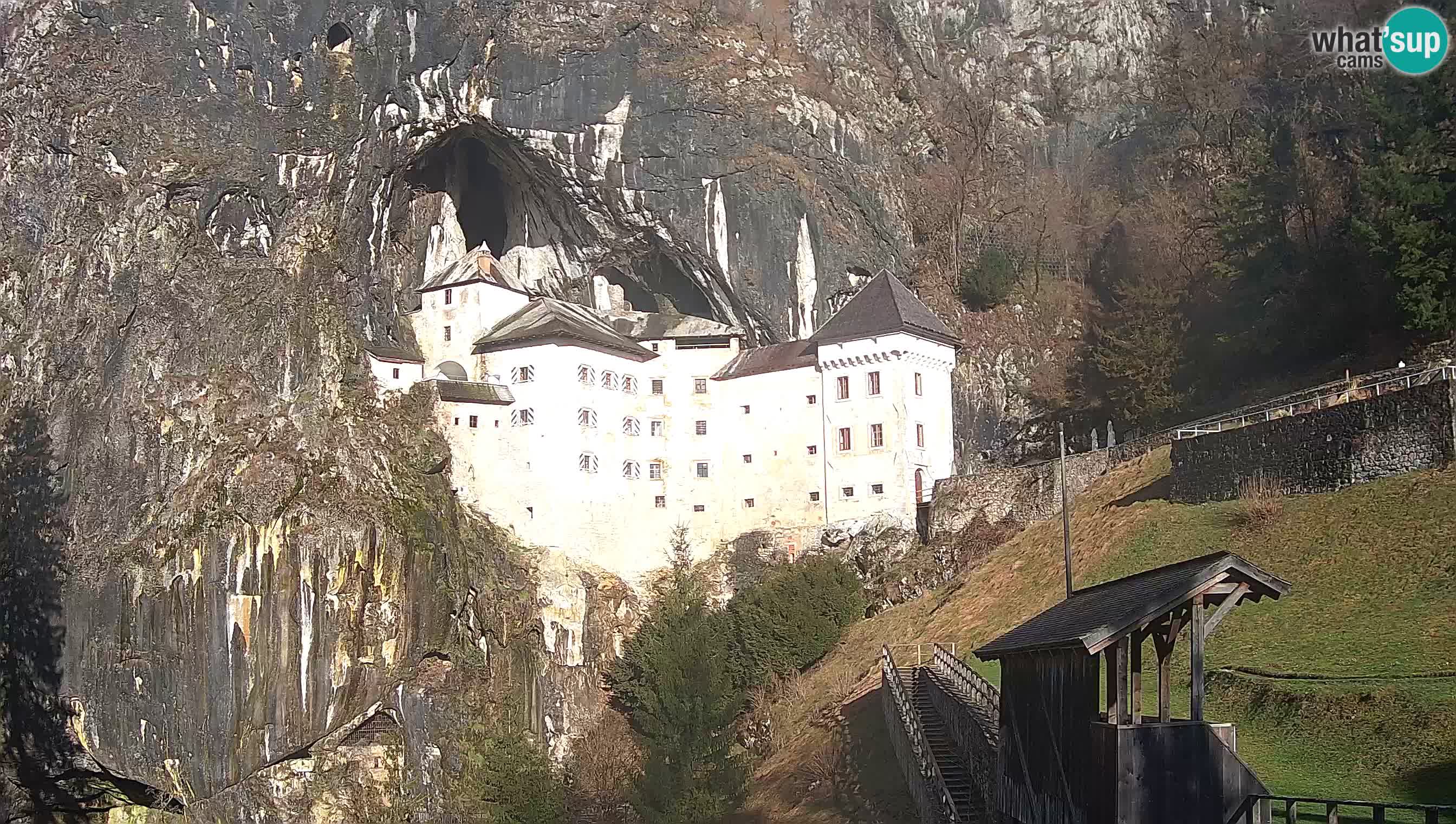 Spletna kamera Predjamski grad – Grad Predjama – Postojna