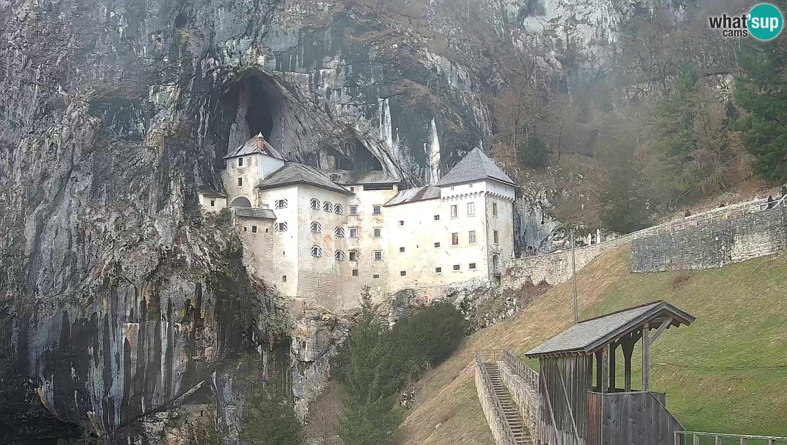 Live Webcam Grad Predjama – Château de Predjama – Postojna – Slovénie