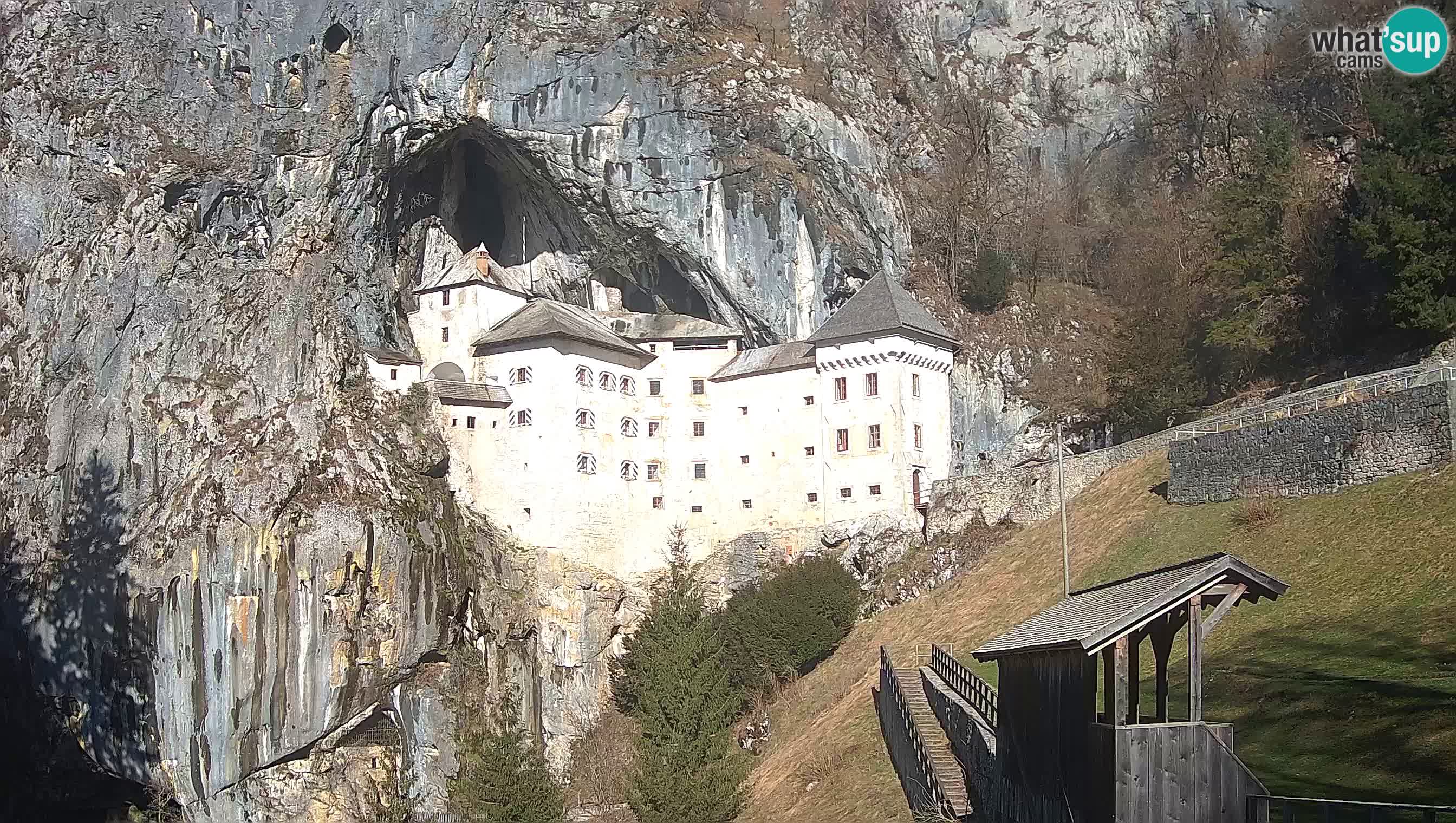 Spletna kamera Predjamski grad – Grad Predjama – Postojna
