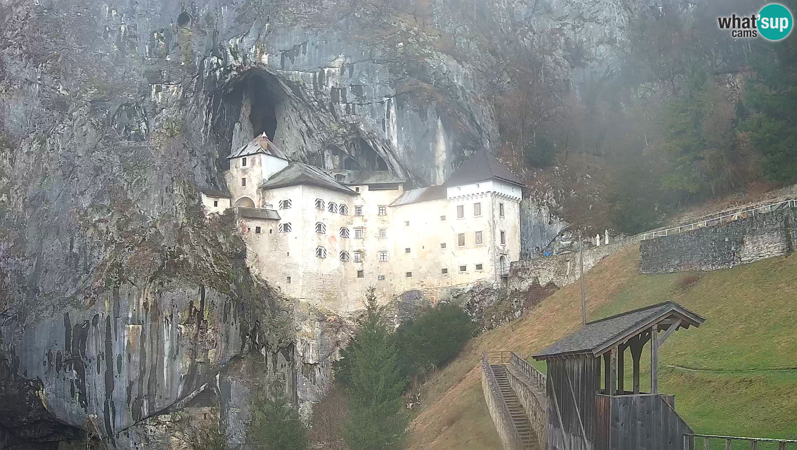 Spletna kamera Predjamski grad – Grad Predjama – Postojna
