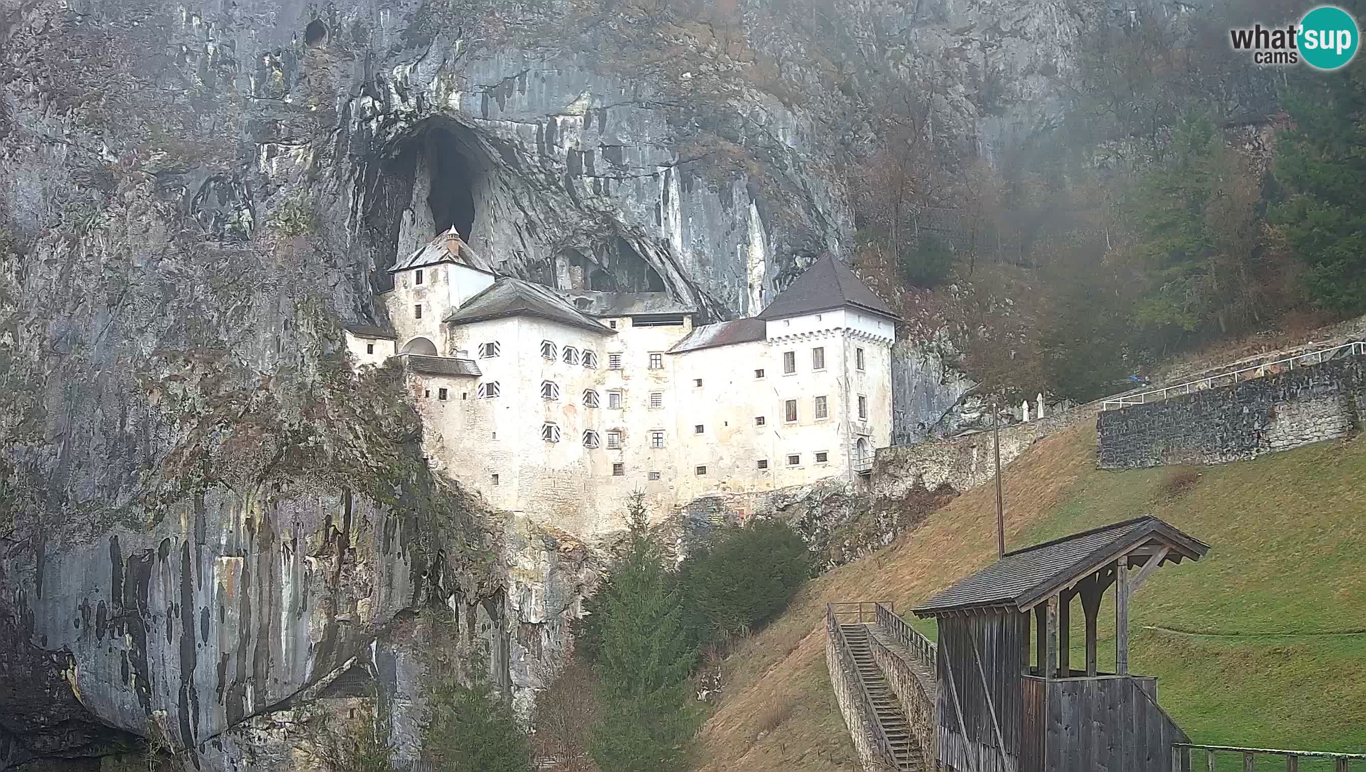 Spletna kamera Predjamski grad – Grad Predjama – Postojna