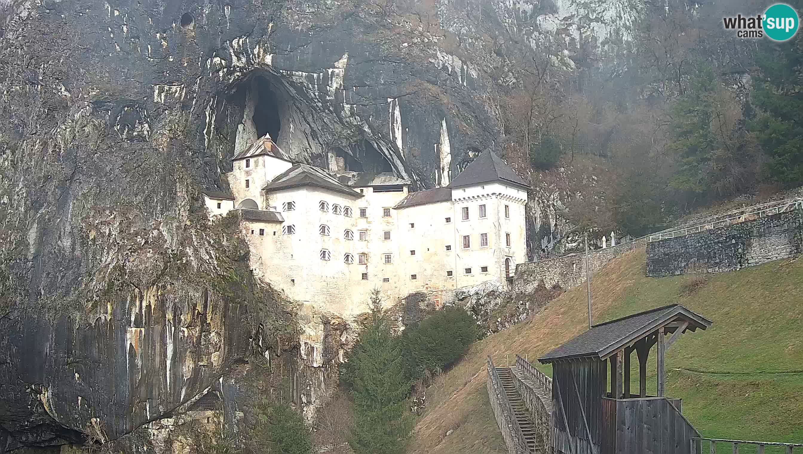 Spletna kamera Predjamski grad – Grad Predjama – Postojna