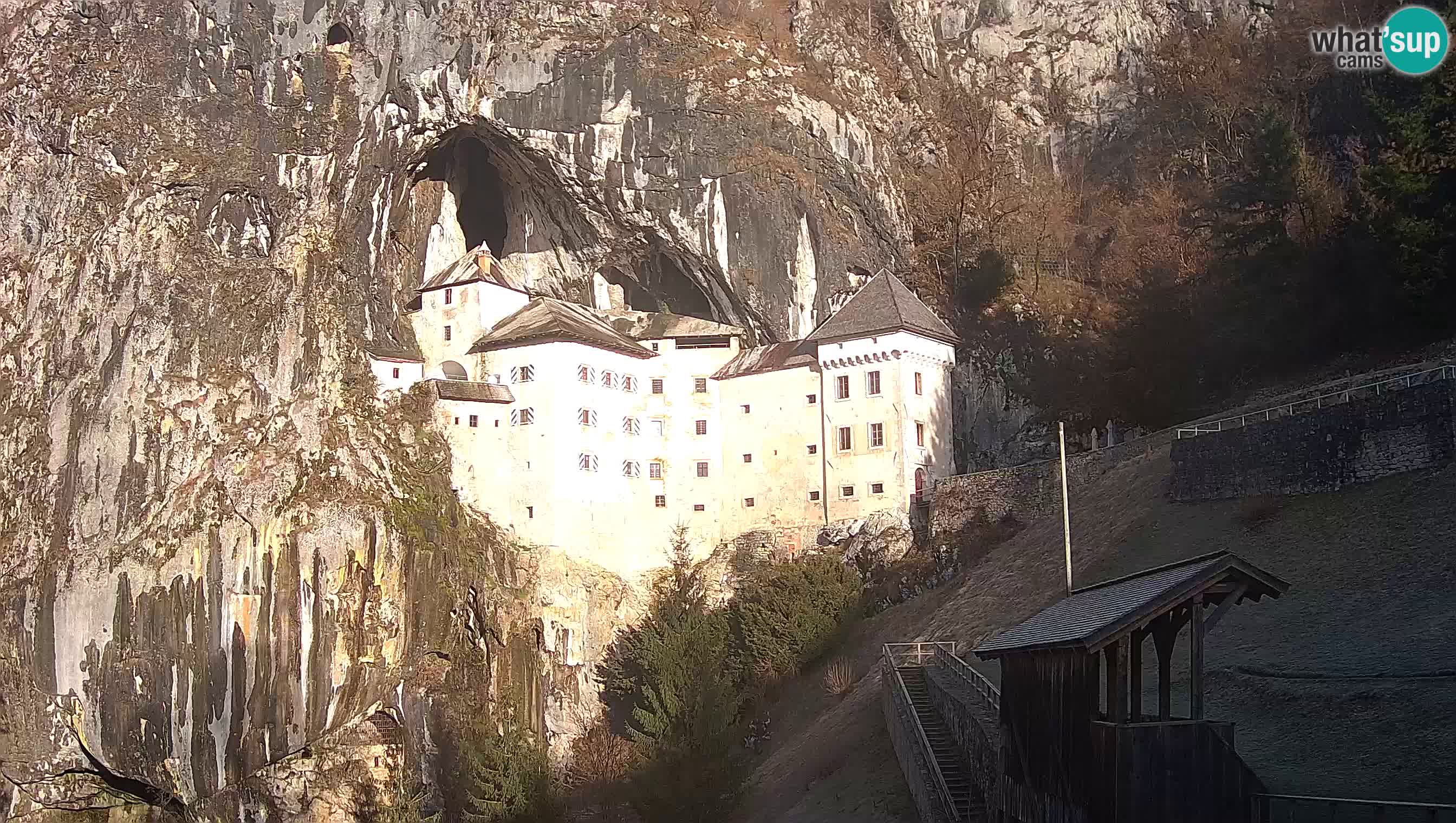 Spletna kamera Predjamski grad – Grad Predjama – Postojna