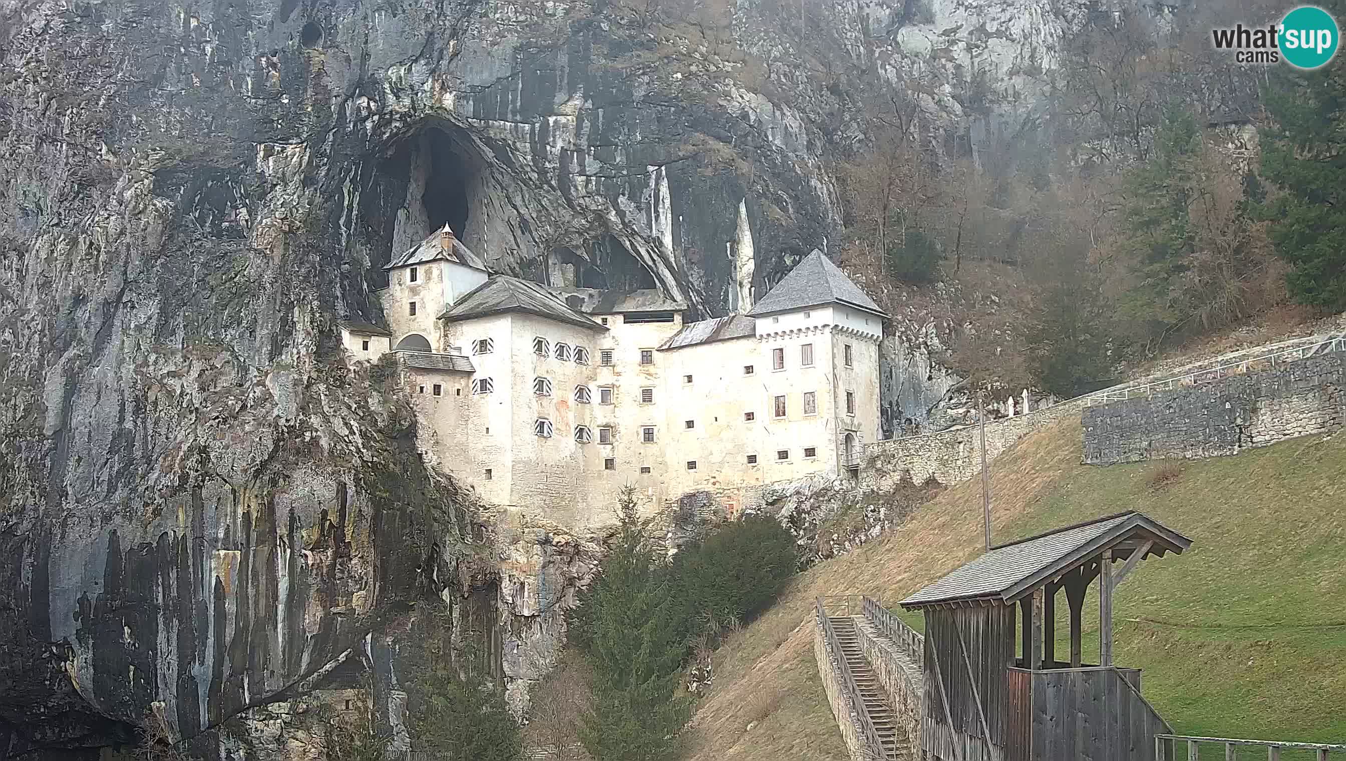 Live Webcam Grad Predjama – Château de Predjama – Postojna – Slovénie