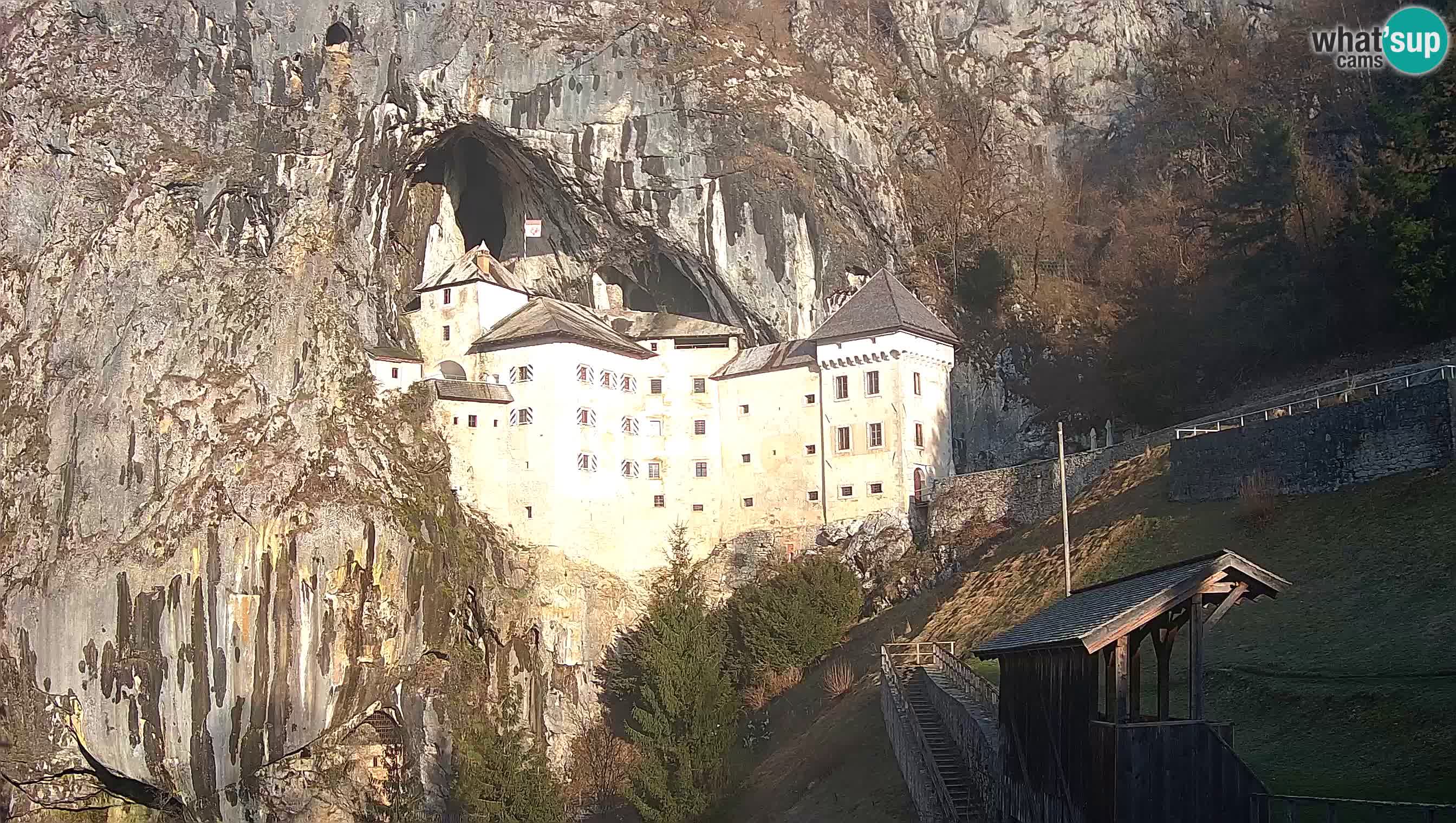 Live Webcam Höhlenburg Predjama – Postojna – Slowenien