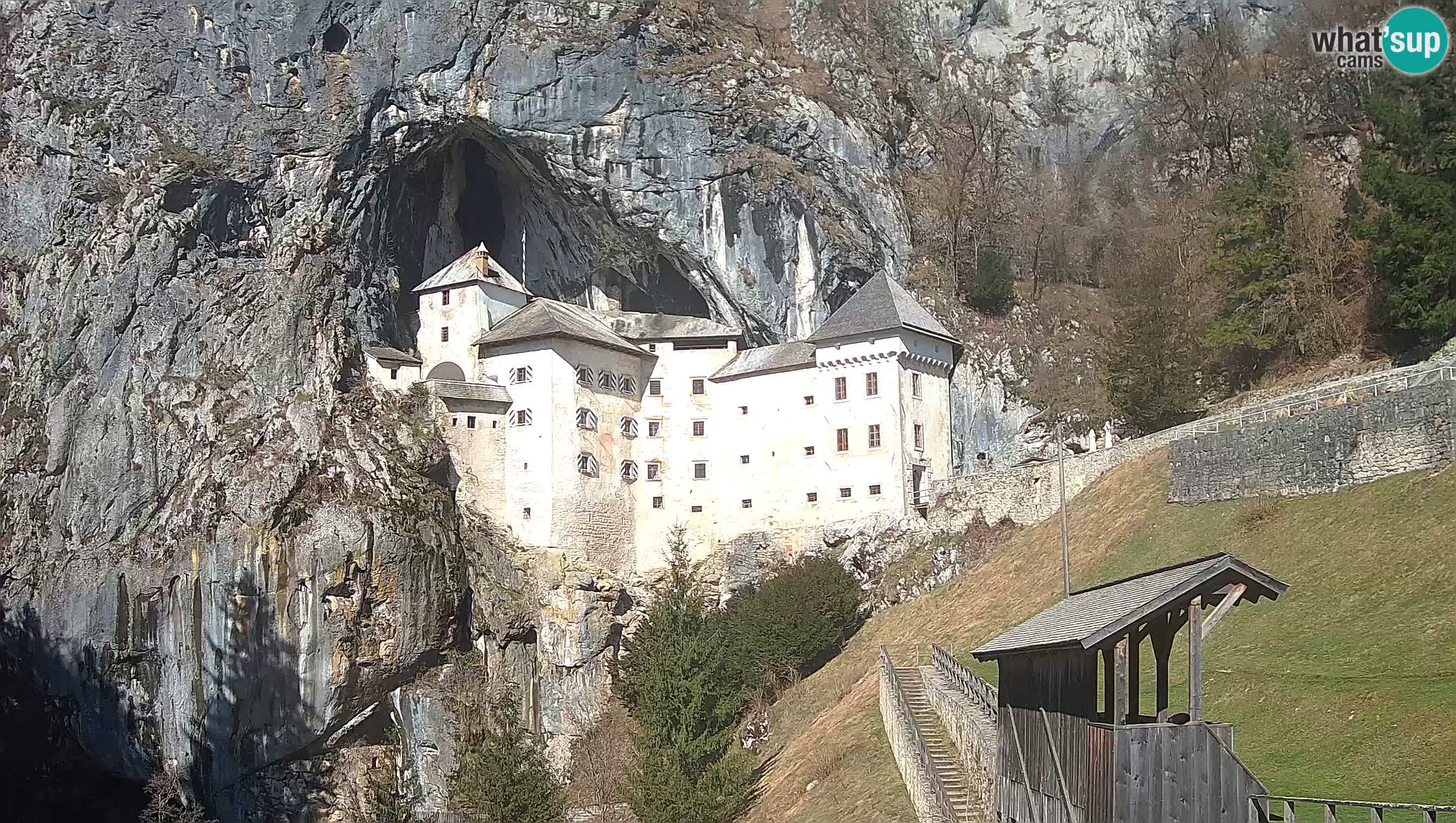 Spletna kamera Predjamski grad – Grad Predjama – Postojna