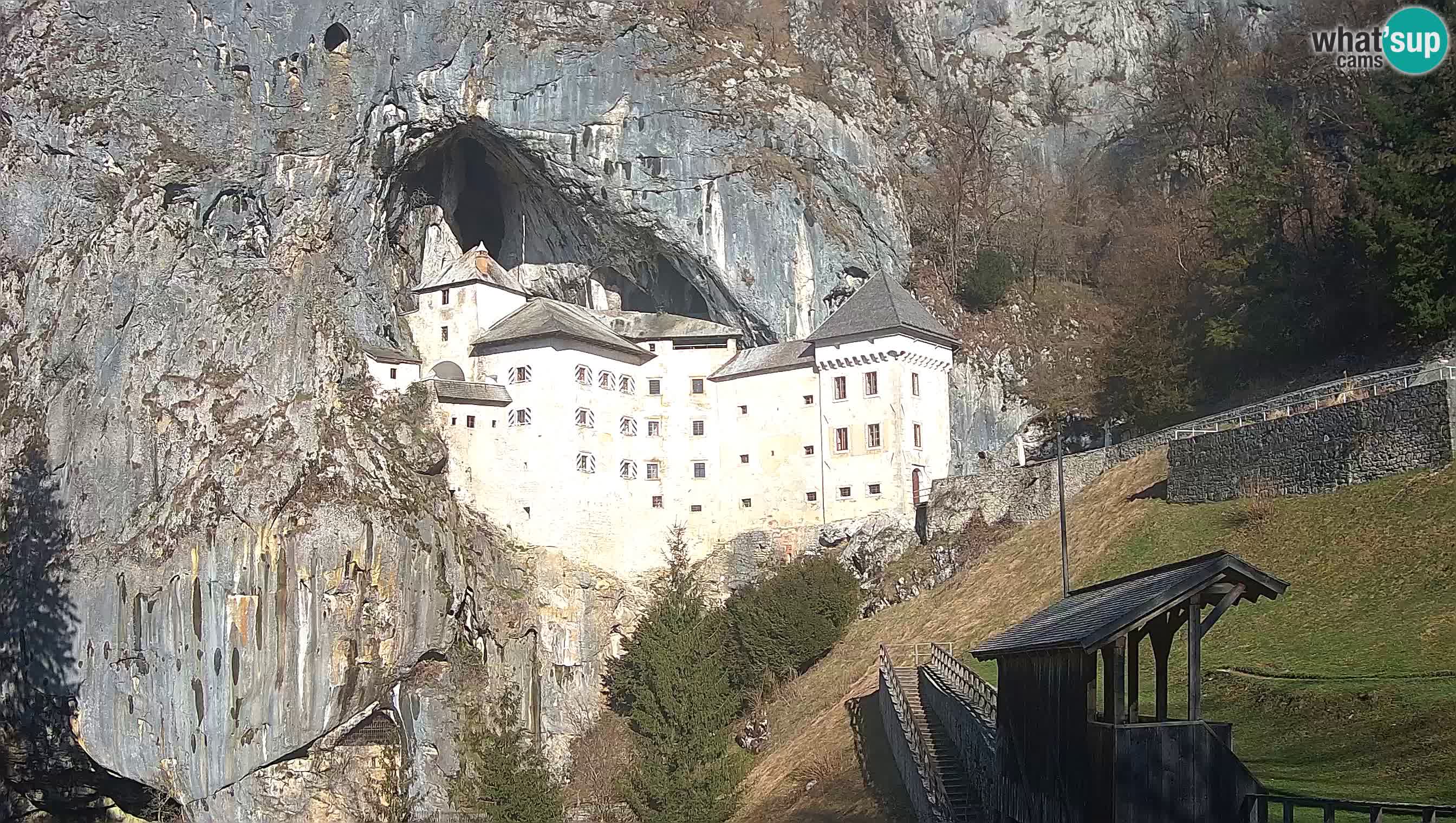 Live Webcam Höhlenburg Predjama – Postojna – Slowenien