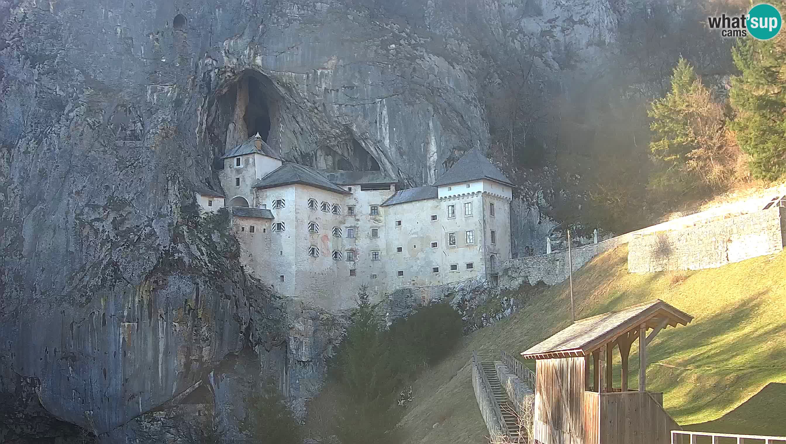 Live Webcam Grad Predjama – Château de Predjama – Postojna – Slovénie